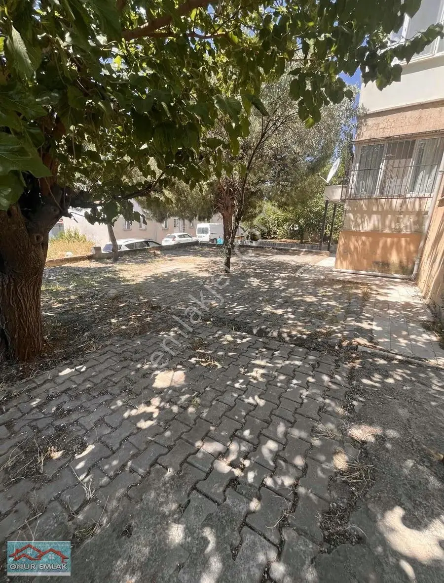 Menemen'de Kiralık Daire 2+1 - Bahçeli Ve Depolu