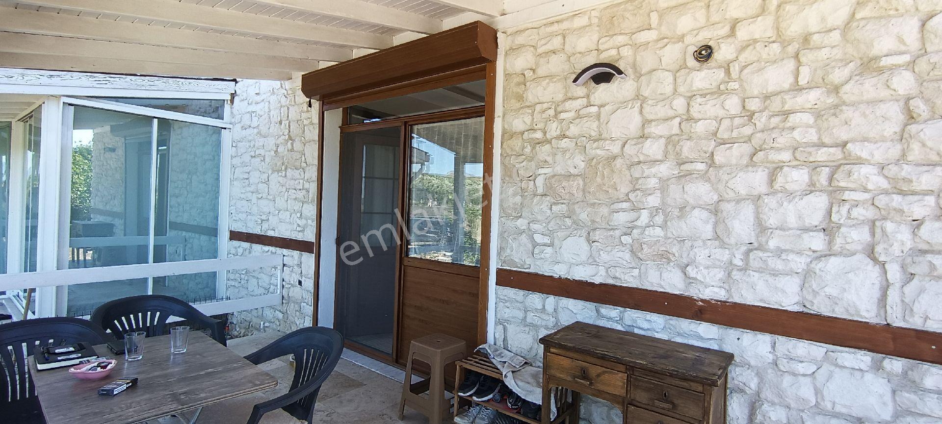 Foça Kozbeyli'de Keyifli Bir Villa Sizi Bekliyor - Görsel 4