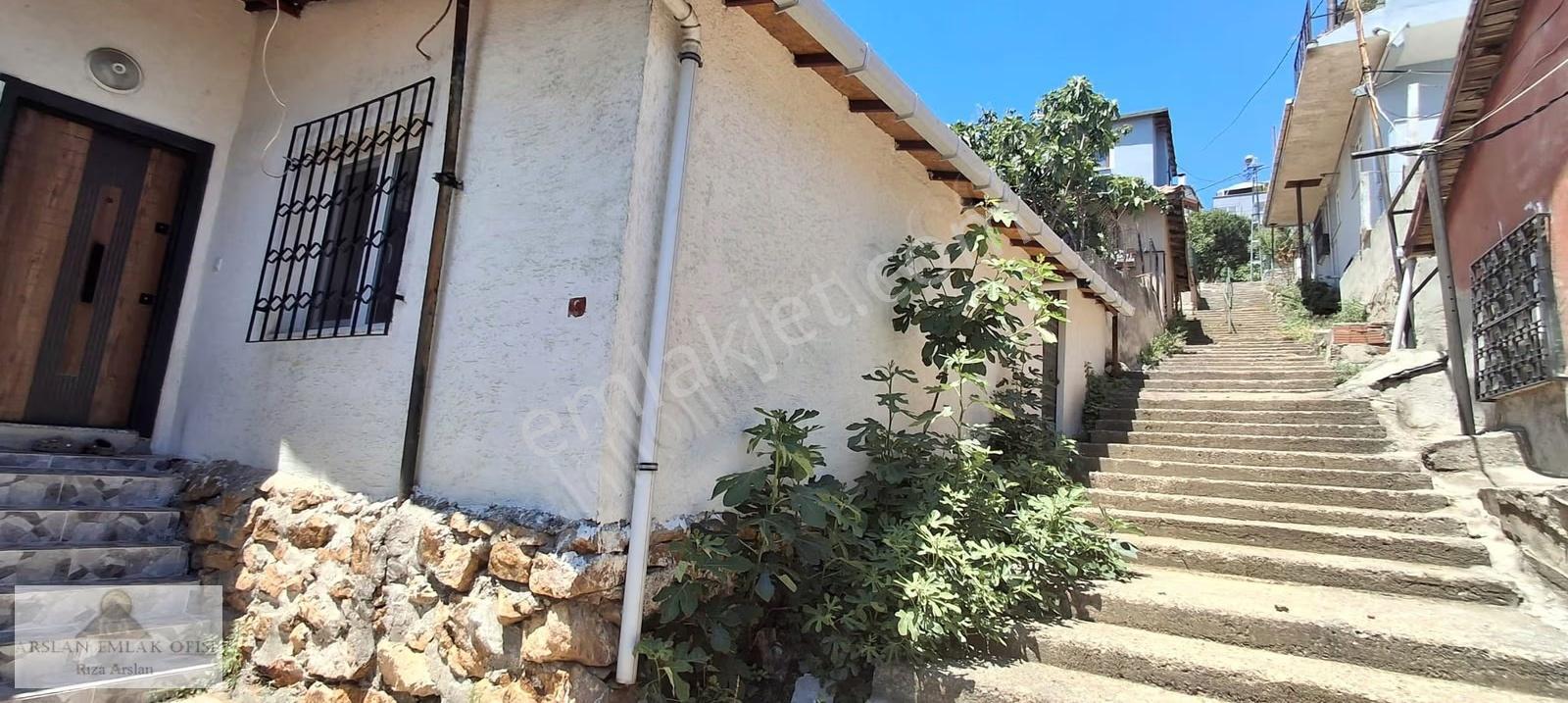 Gülensu'da 214 M2 Arsa İçerisinde 3 Katlı Bina Ve 1 Müstakil Ev - Görsel 12