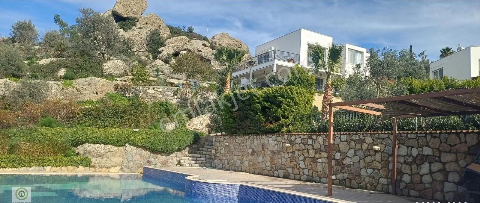 Bodrum Yalıkavak Gökçebel'de Deniz Ve Doğa Manzaralı 5+1 Köşe Konumlu Satılık Villa