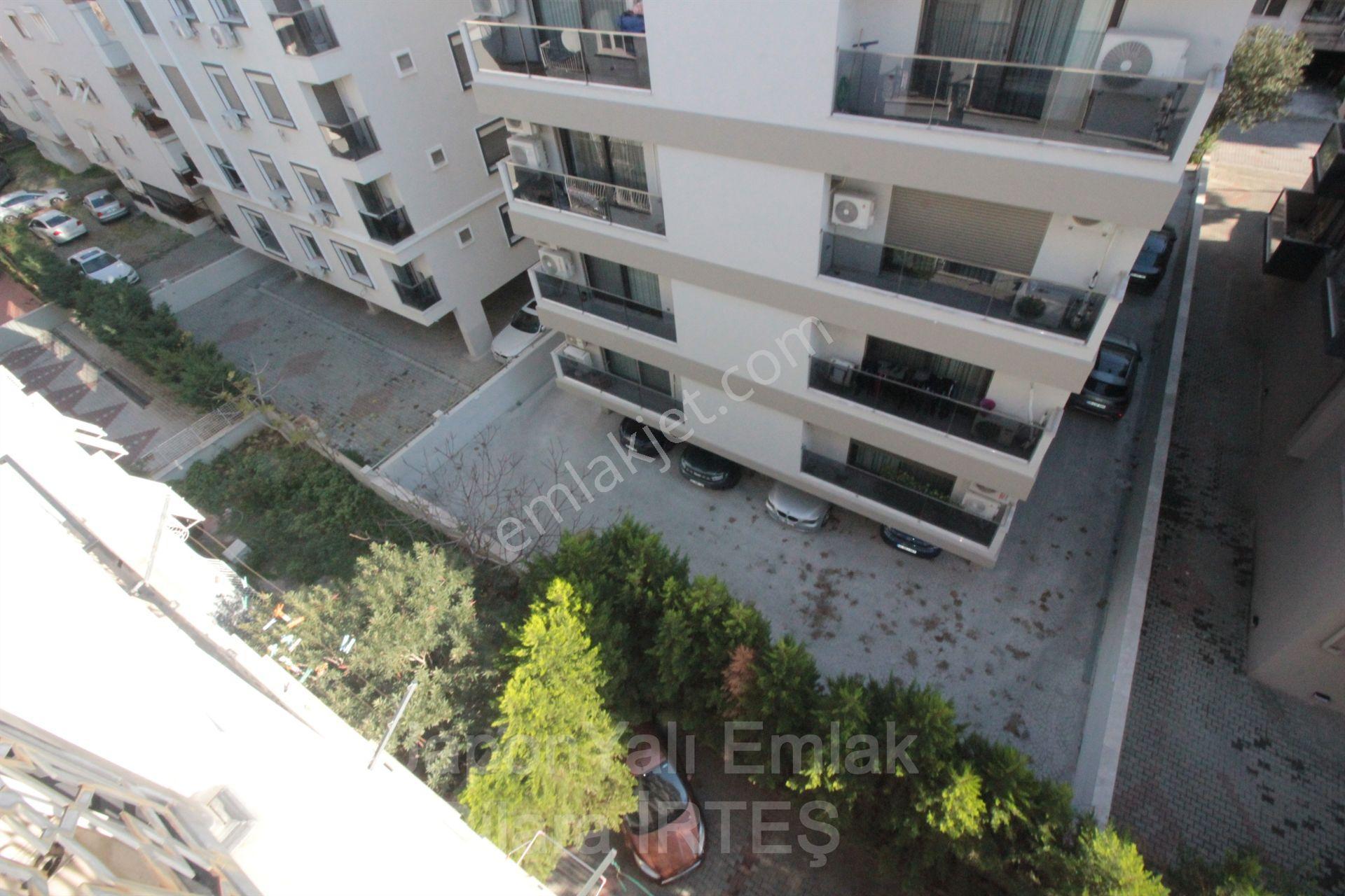 Bostanlı'da Yeni Bina 4+1 Otoparklı, Teraslı, Dubleks Satılık - Görsel 24