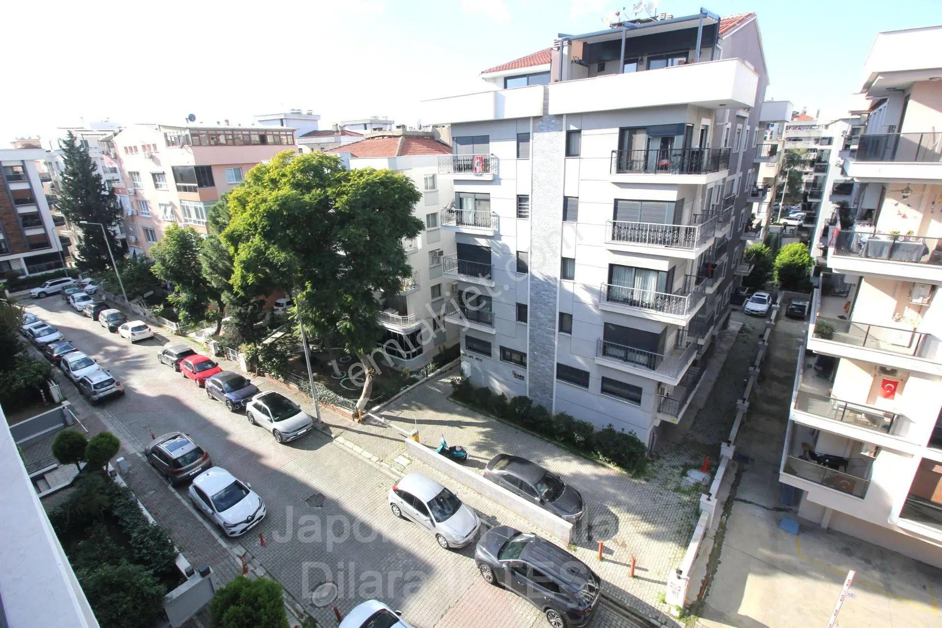 Bostanlı'da Yeni Bina 4+1 Otoparklı, Teraslı, Dubleks Satılık