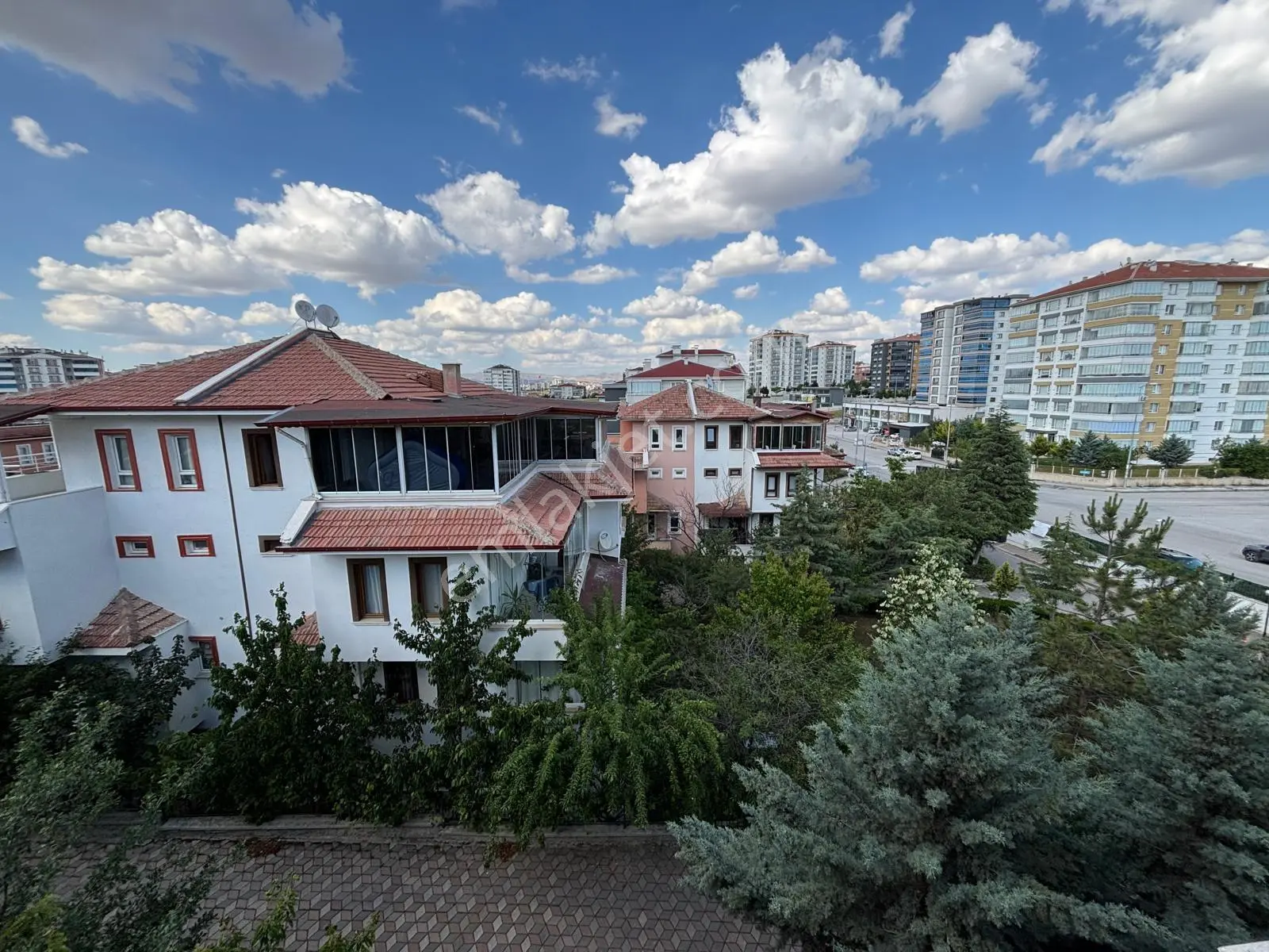 Güvenli Site İçerisinde Özel Bahçeli Prestijli 5+2 Kiralık Villa - Görsel 3