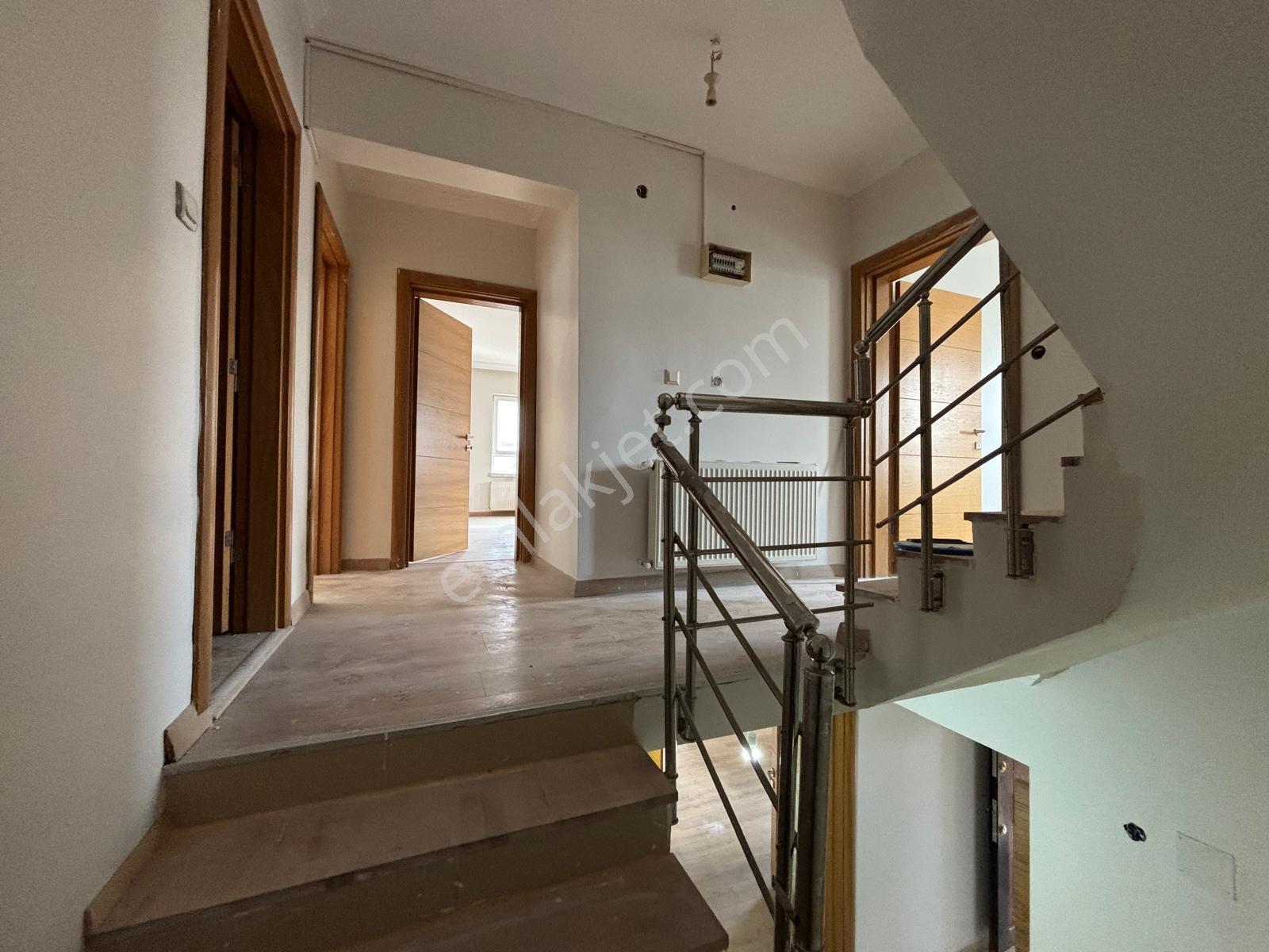 Güvenli Site İçerisinde Özel Bahçeli Prestijli 5+2 Kiralık Villa - Görsel 19