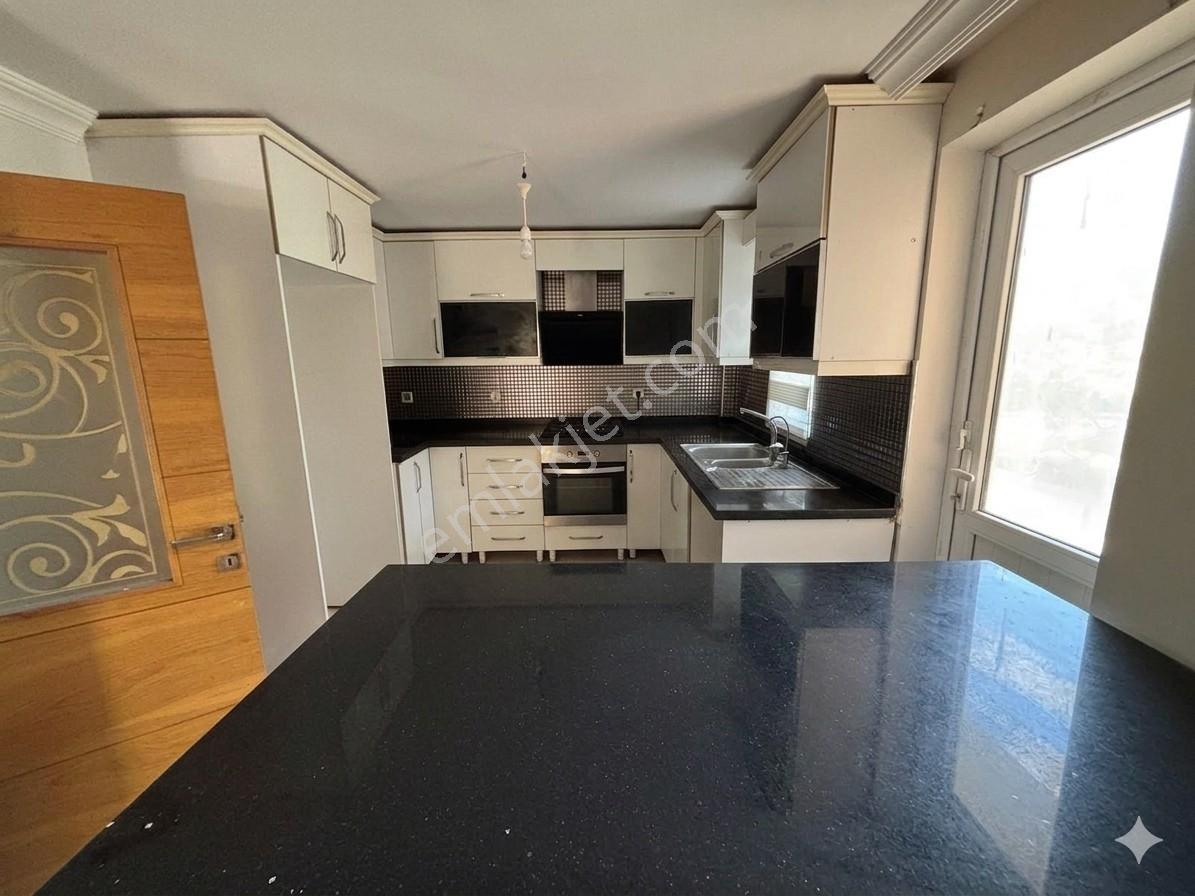 Güvenli Site İçerisinde Özel Bahçeli Prestijli 5+2 Kiralık Villa - Görsel 7