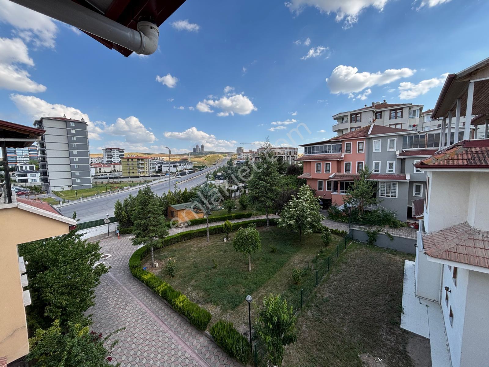 Güvenli Site İçerisinde Özel Bahçeli Prestijli 5+2 Kiralık Villa - Görsel 13