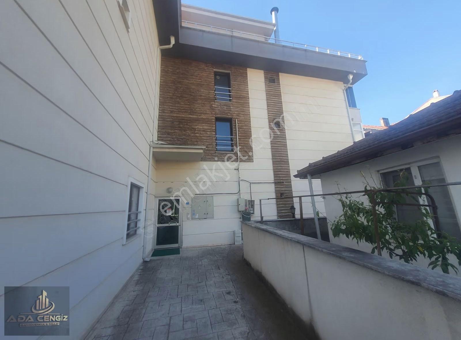 Serdivan Yazlık Ta Cok Merkezi Konumu Olan 2+1 Daire - Görsel 20