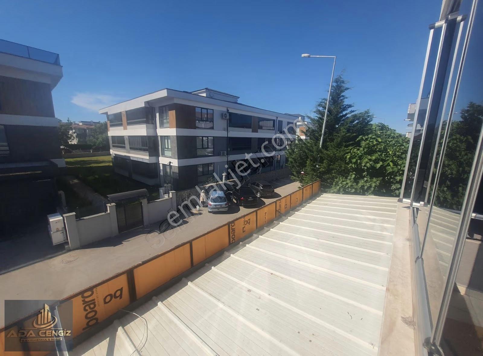 Serdivan Yazlık Ta Cok Merkezi Konumu Olan 2+1 Daire - Görsel 18