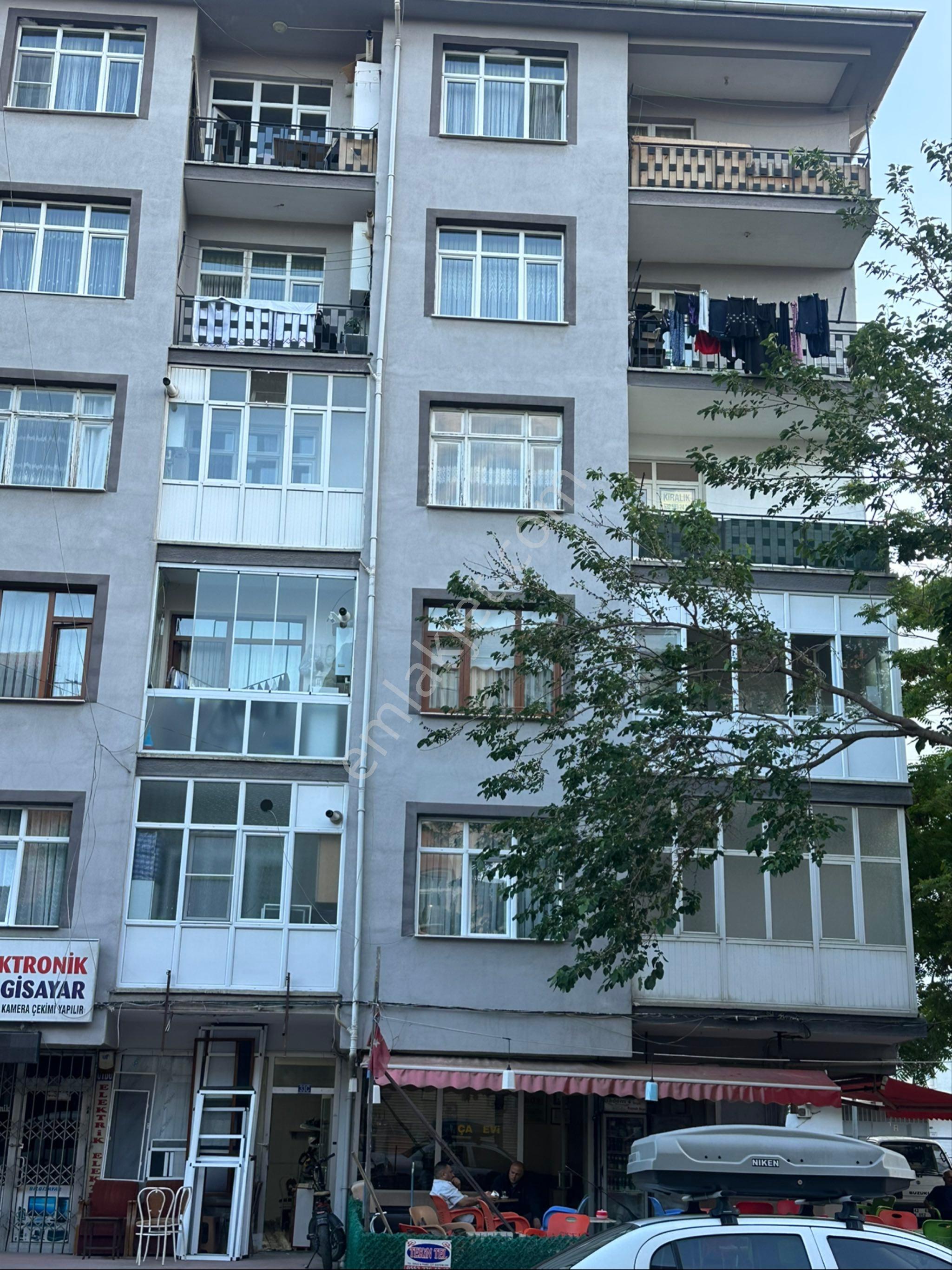 Salih Emlaktan Işıklar Mahallesinde Kiralık 2+1 Doğalgazlı Daire