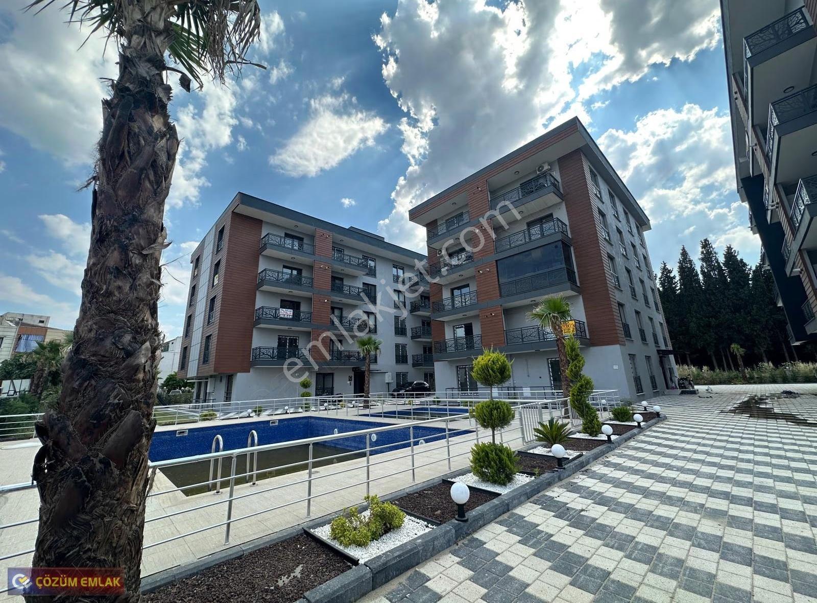 Çözüm Emlak'tan Muradiye'de Havuzlu Site İçinde 1+1 Geniş Daire - Görsel 2