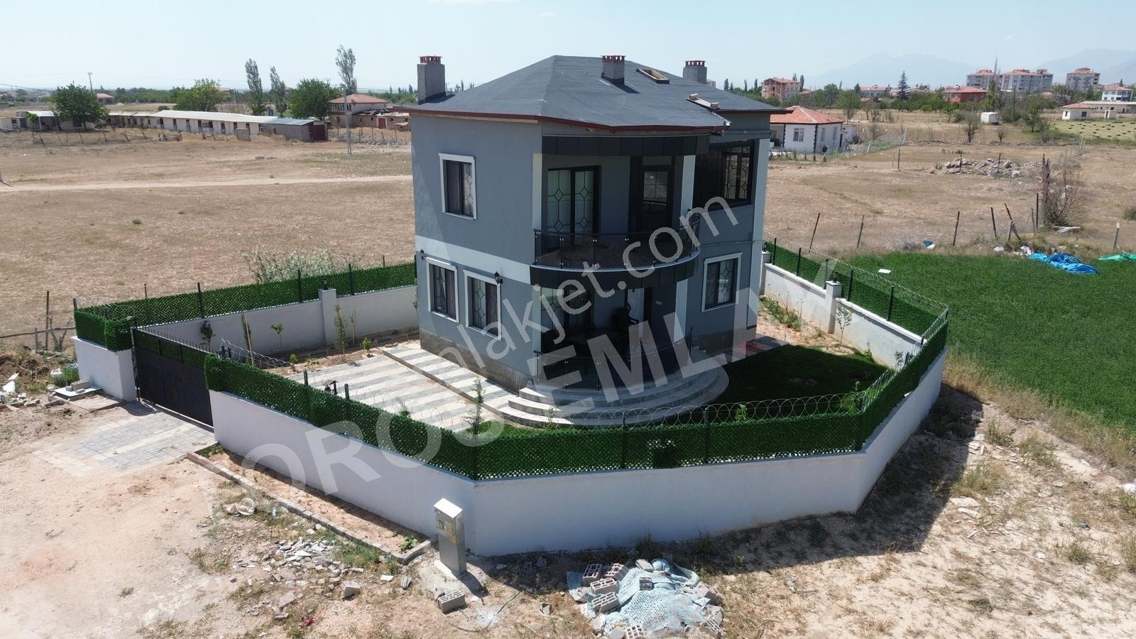 Toros Emlak'tan Acil Kemerhisarda Satılık 2 Katlı Dublex Daire