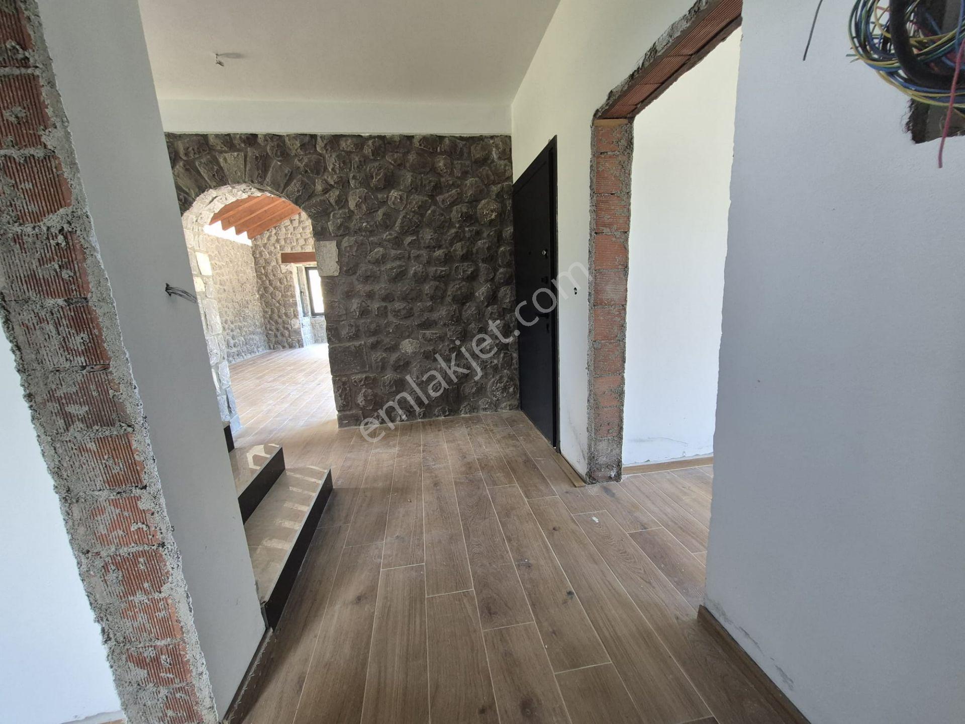 Goldhouse Gayrimenkul Den Satılık Nif Te Özel Tasarım Taş Villa - Görsel 12
