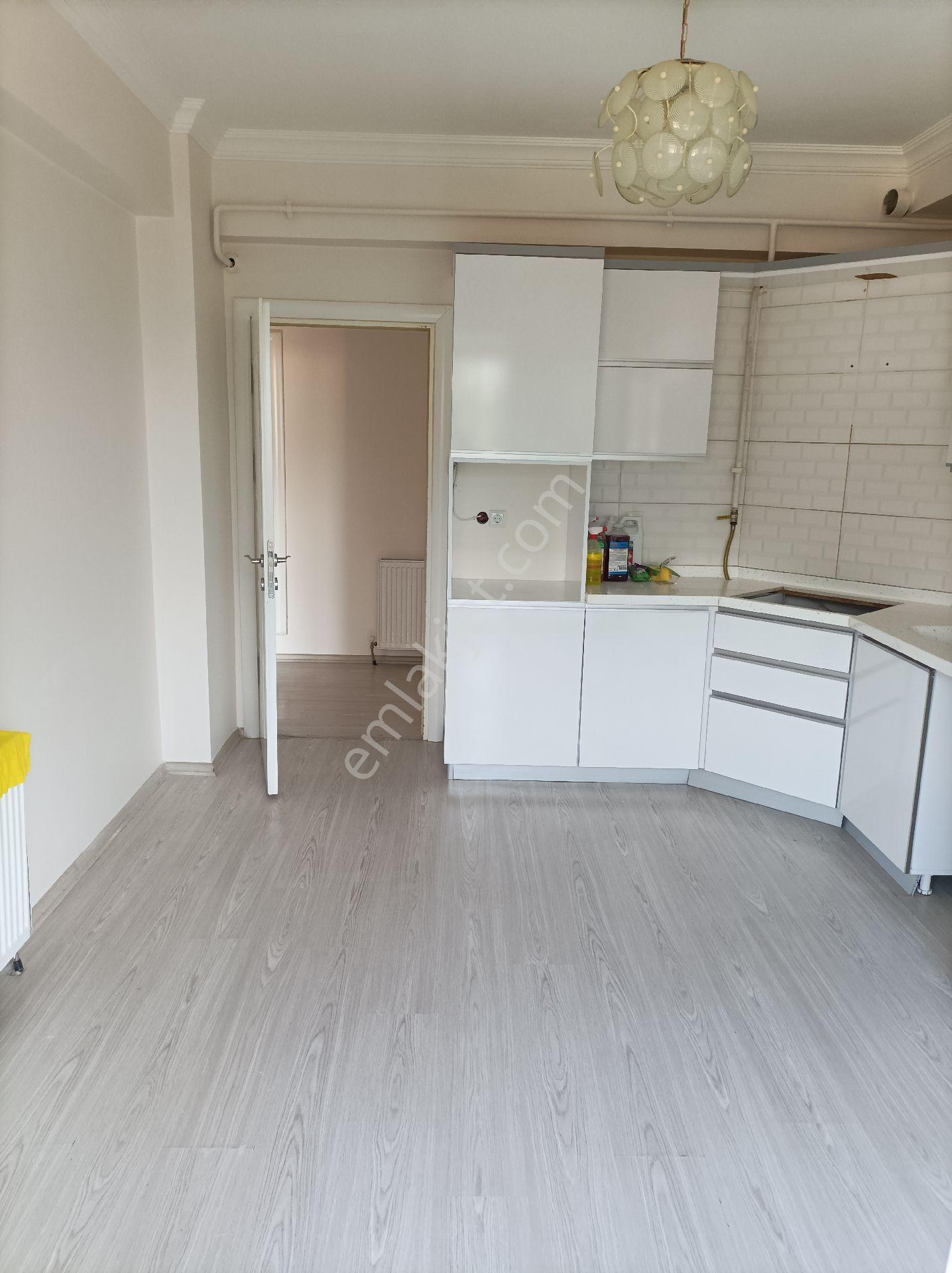 Yardımcı Emlaktan Sgk Üzerinde Geniş M2'li Manzaralı Kiralık 2+1 Daire - Görsel 4