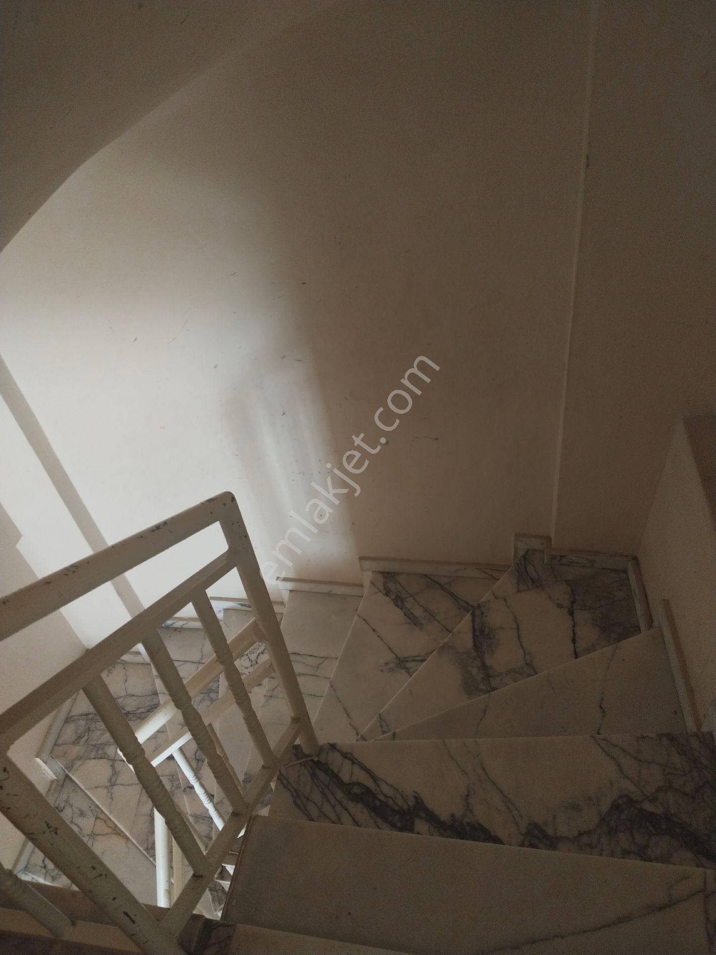 Buca Çamlıkule Mah. Kiralık 2+1 Çift Cephe Çift Balkon - Görsel 2