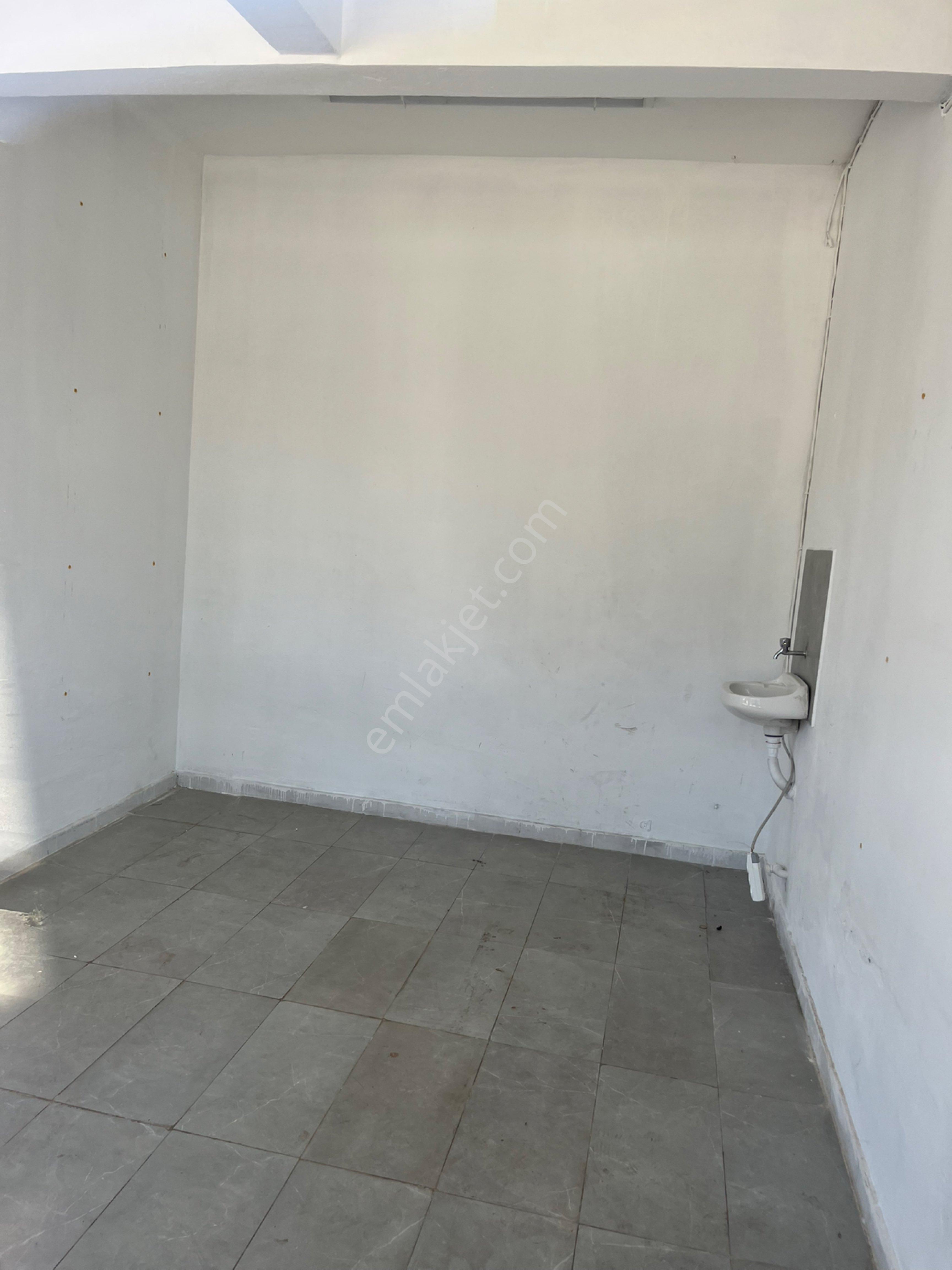 Sultanbeyli Merkezde Kiralık 20 M2 Depo Caddede - Görsel 3