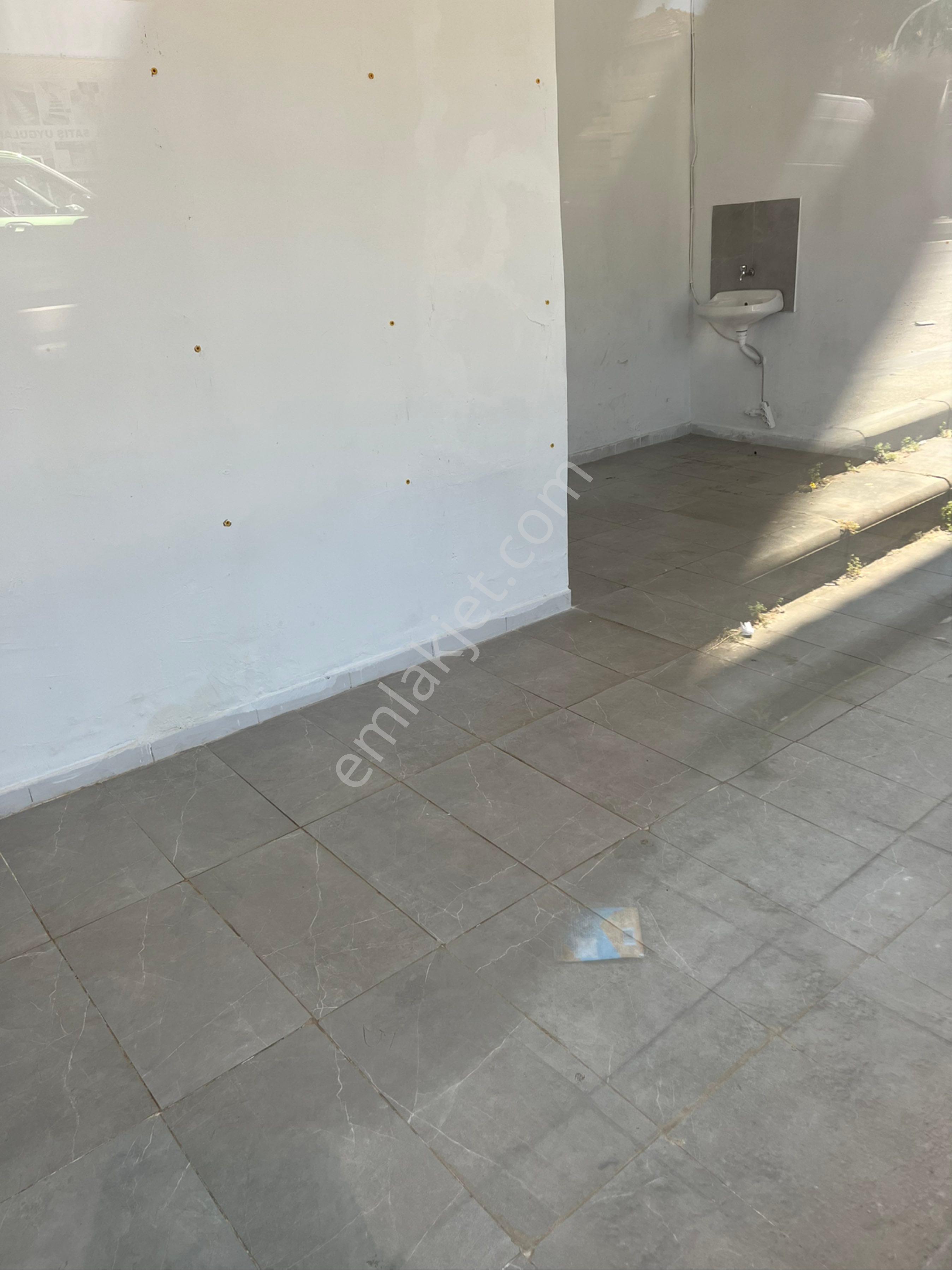 Sultanbeyli Merkezde Kiralık 20 M2 Depo Caddede - Görsel 2