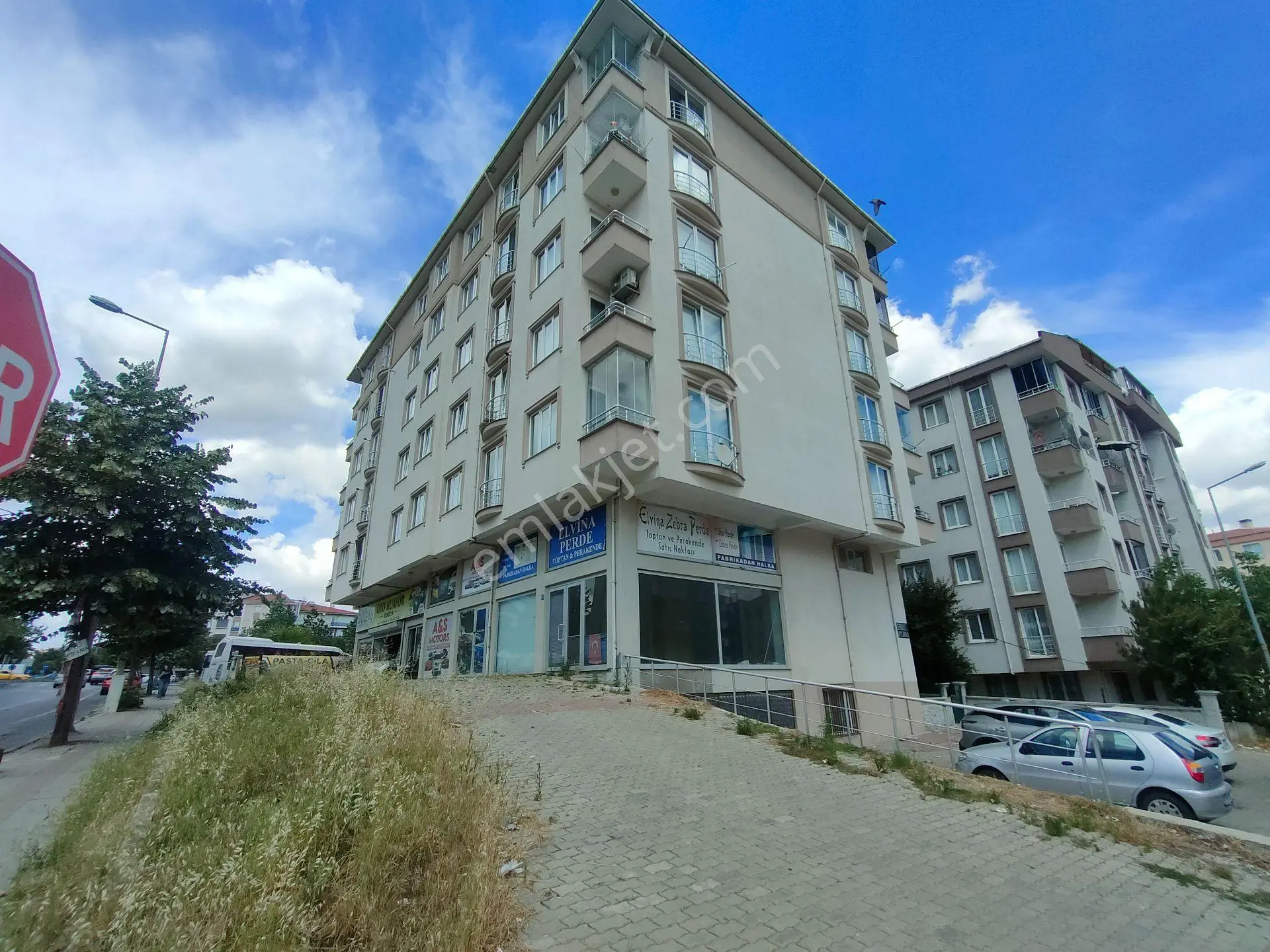 Remax Land'ten Alipaşa Mahallesi'nde Kiralık 3+1 Geniş Daire