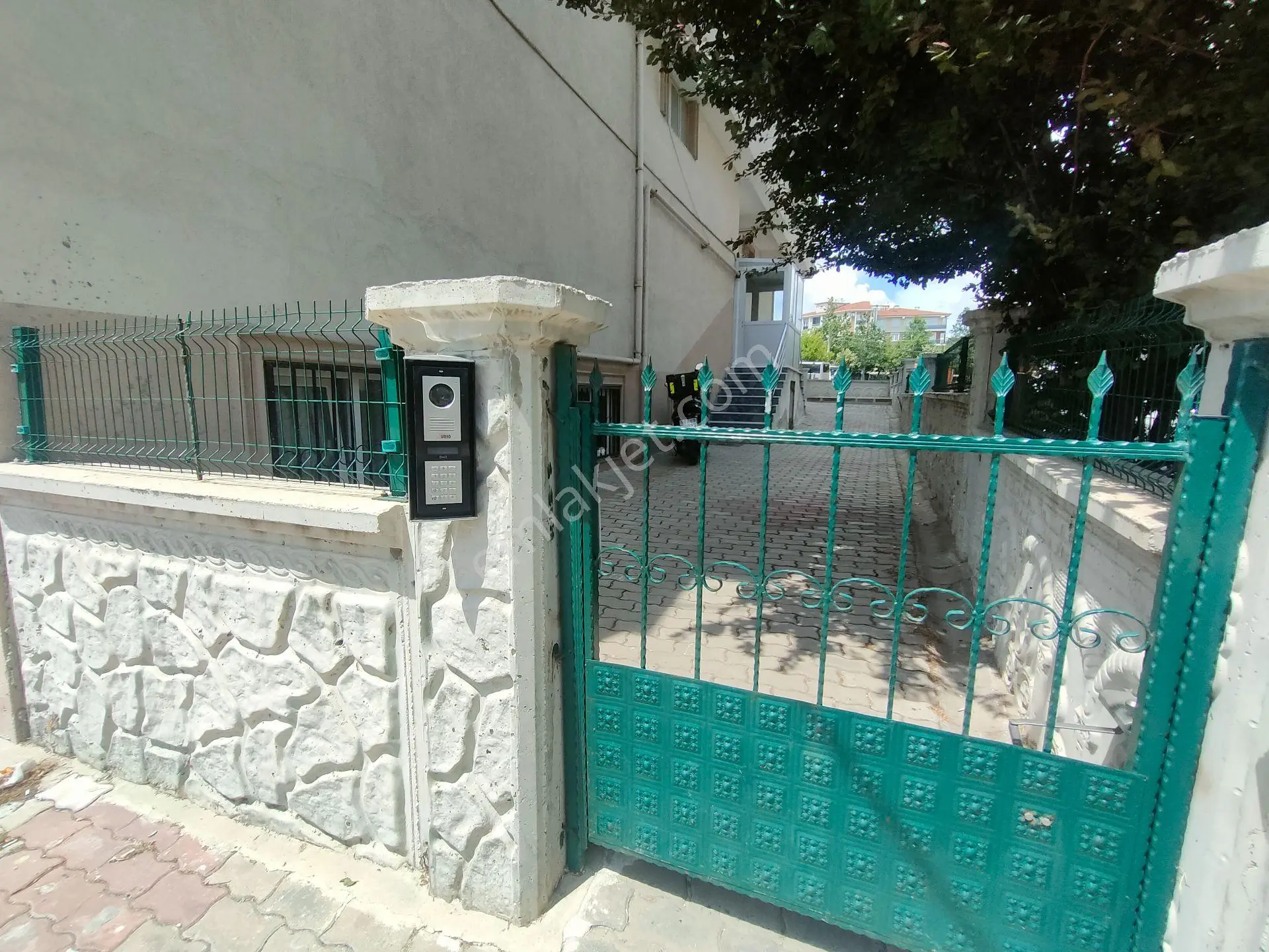 Remax Land'ten Alipaşa Mahallesi'nde Kiralık 3+1 Geniş Daire - Görsel 2