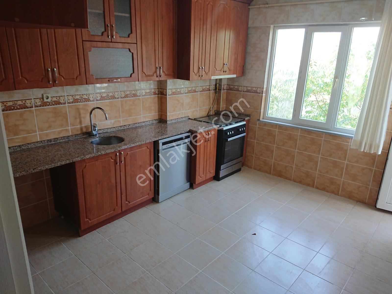 Kocamustafaşa Ali Fakih 240mk 6+1 Çatı Dubleksi 75.000tl