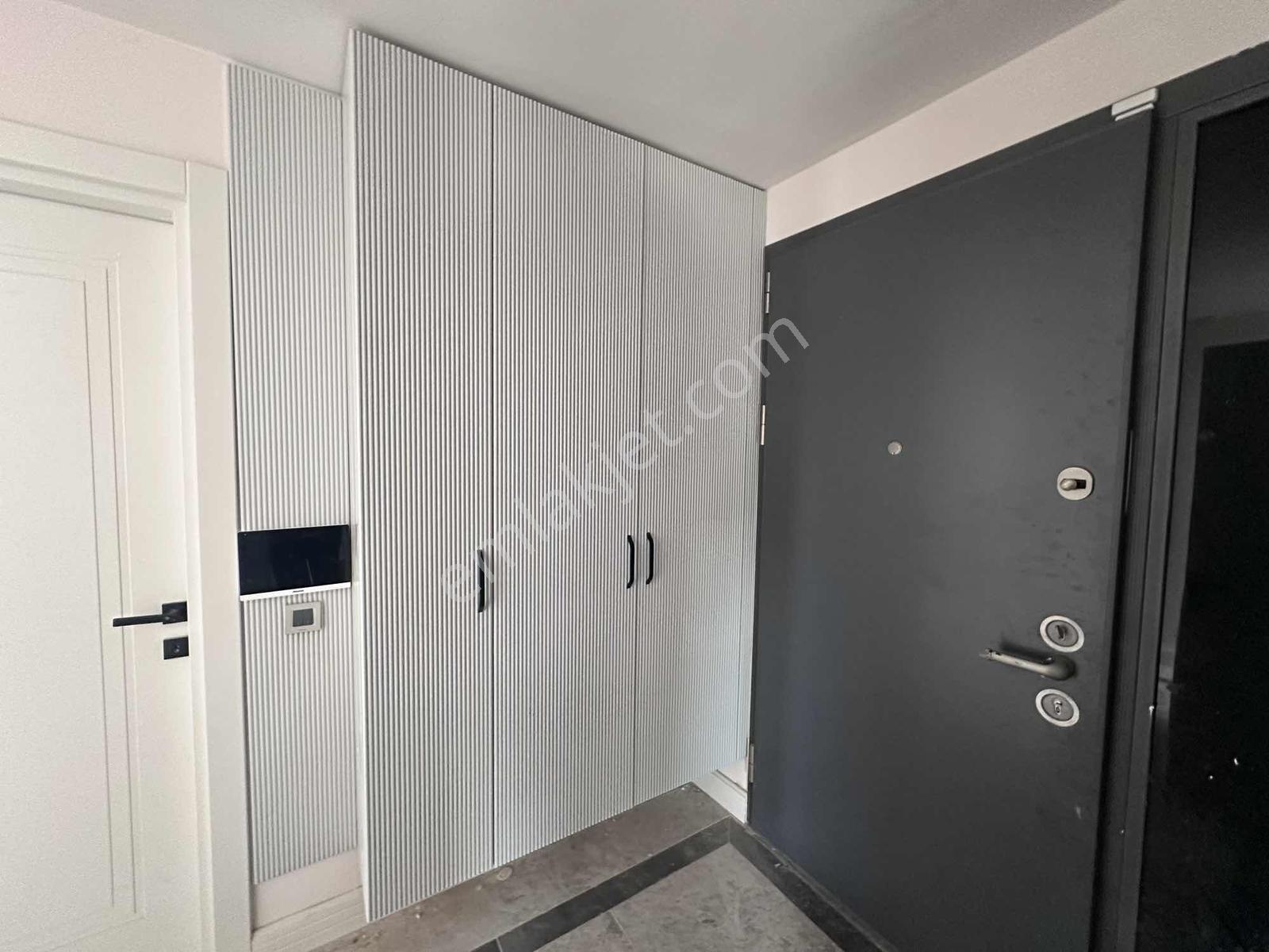 Güzelbahçe Kolejler Bölgesinde 500m² Bahçeli Havuzlu 4+1 Villa - Görsel 17