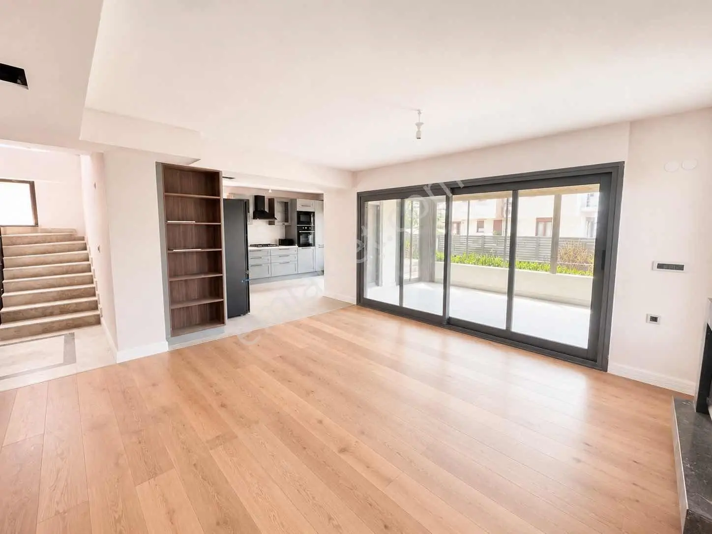 Güzelbahçe Kolejler Bölgesinde 500m² Bahçeli Havuzlu 4+1 Villa - Görsel 5