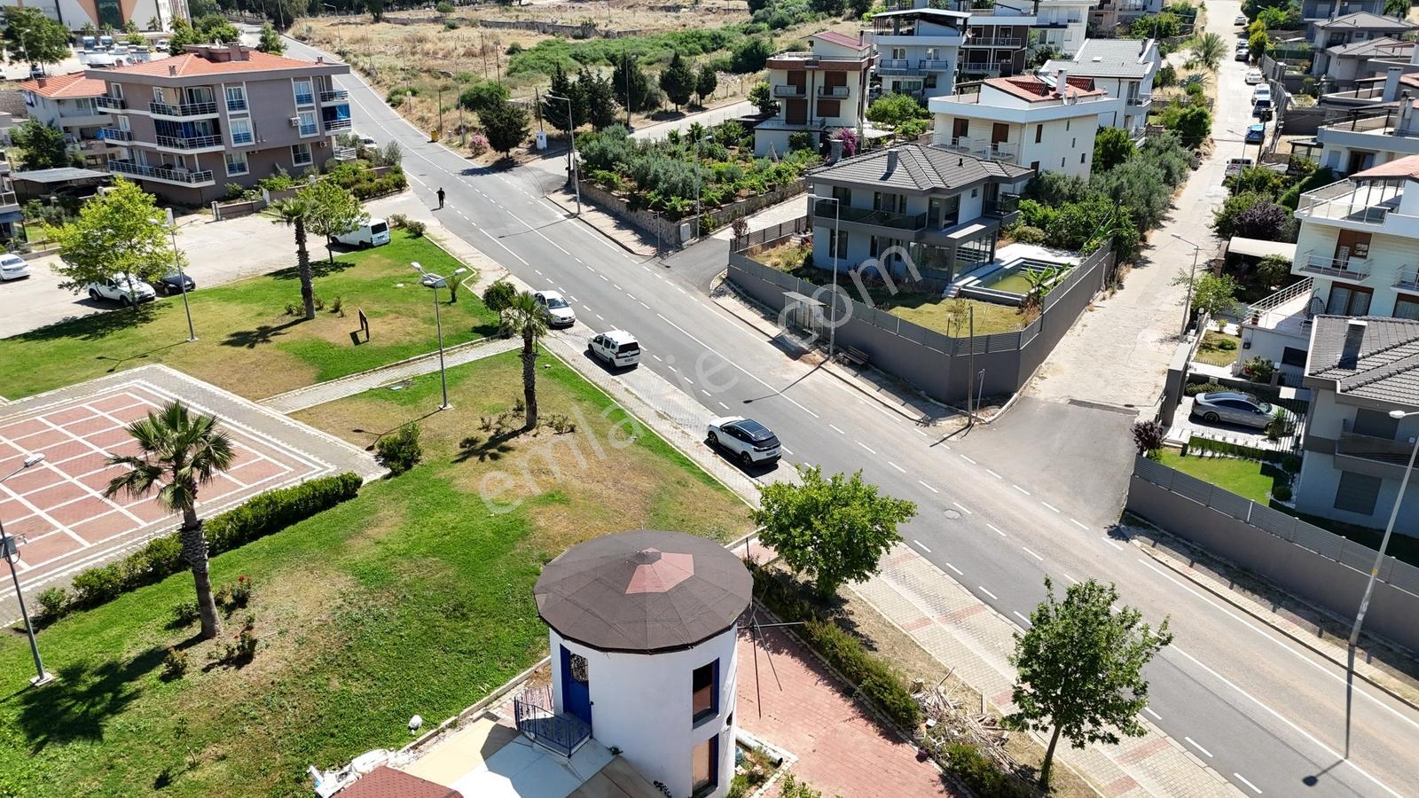 Güzelbahçe Kolejler Bölgesinde 500m² Bahçeli Havuzlu 4+1 Villa - Görsel 4