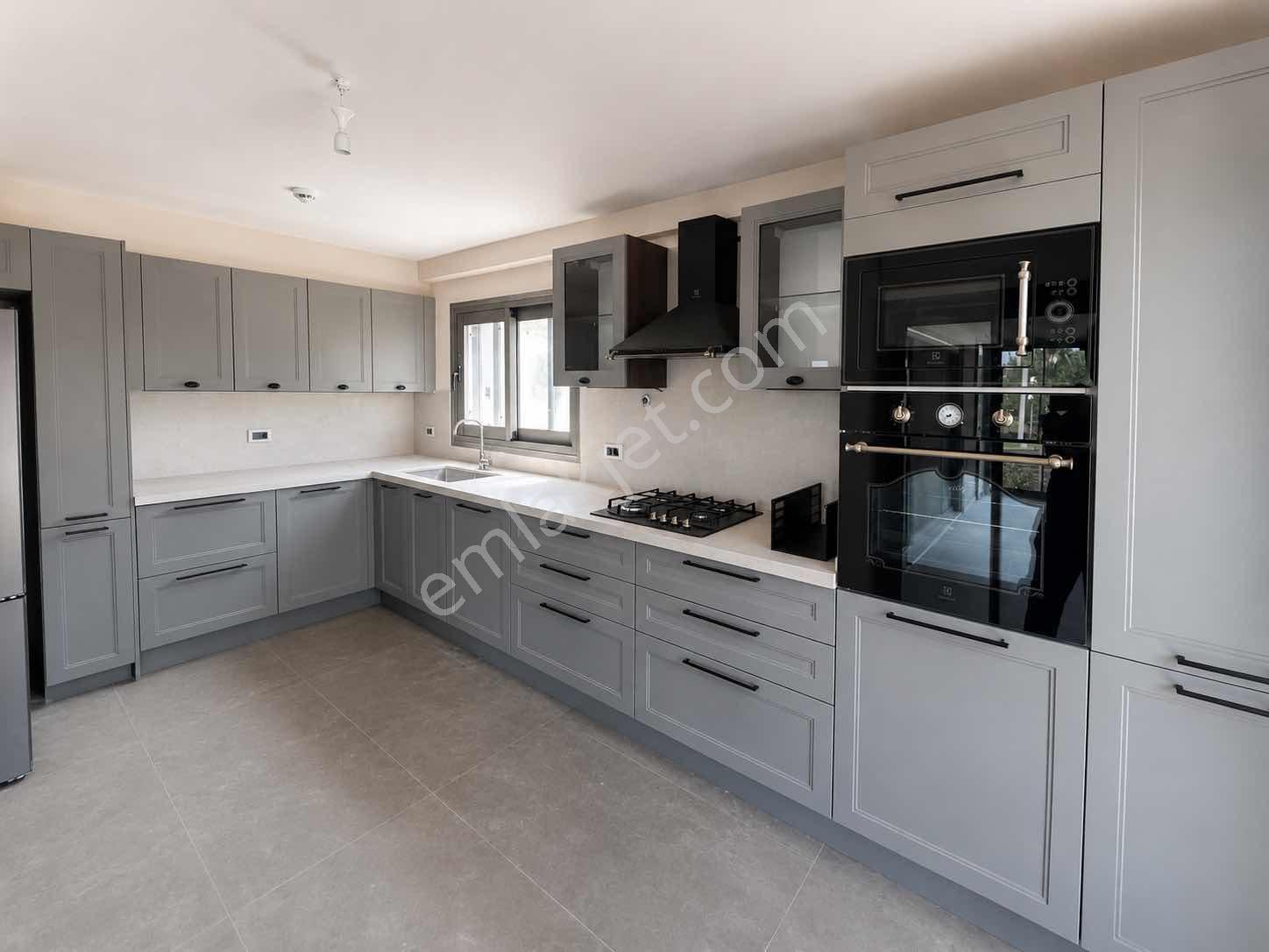 Güzelbahçe Kolejler Bölgesinde 500m² Bahçeli Havuzlu 4+1 Villa - Görsel 7