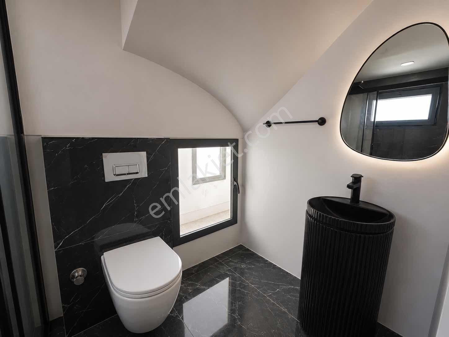Güzelbahçe Kolejler Bölgesinde 500m² Bahçeli Havuzlu 4+1 Villa - Görsel 6