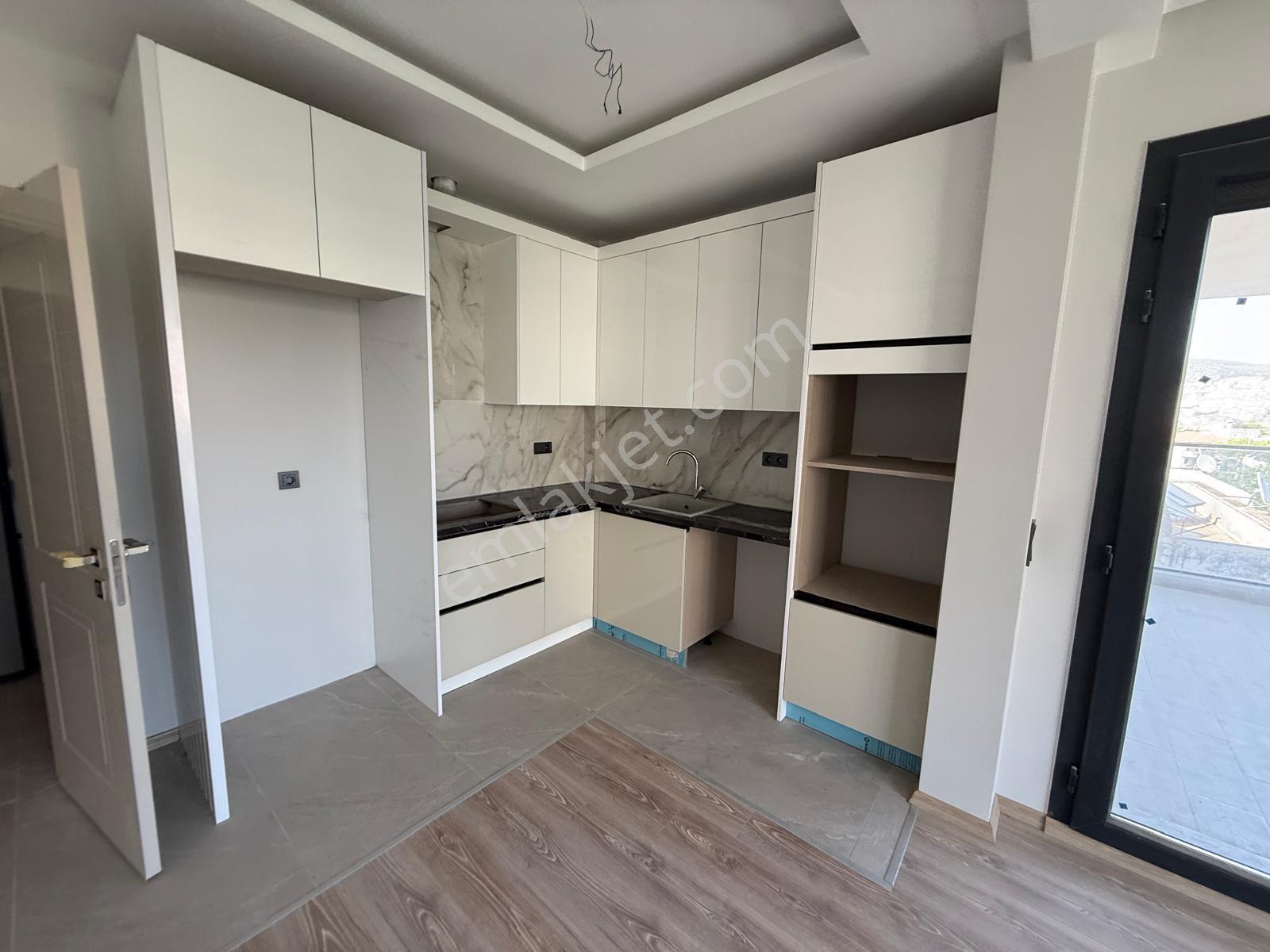 Kuşadası Eski Salı Pazarı Mevki 3+1 Tek Blok Sıfır Yapı Satılık Daire - Görsel 15