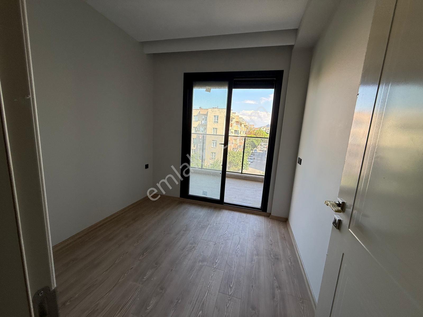 Kuşadası Eski Salı Pazarı Mevki 3+1 Tek Blok Sıfır Yapı Satılık Daire - Görsel 11