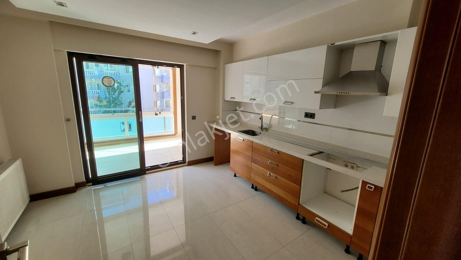 Ataevler'de Kiralık 3+1 Lüks Daire - Görsel 12