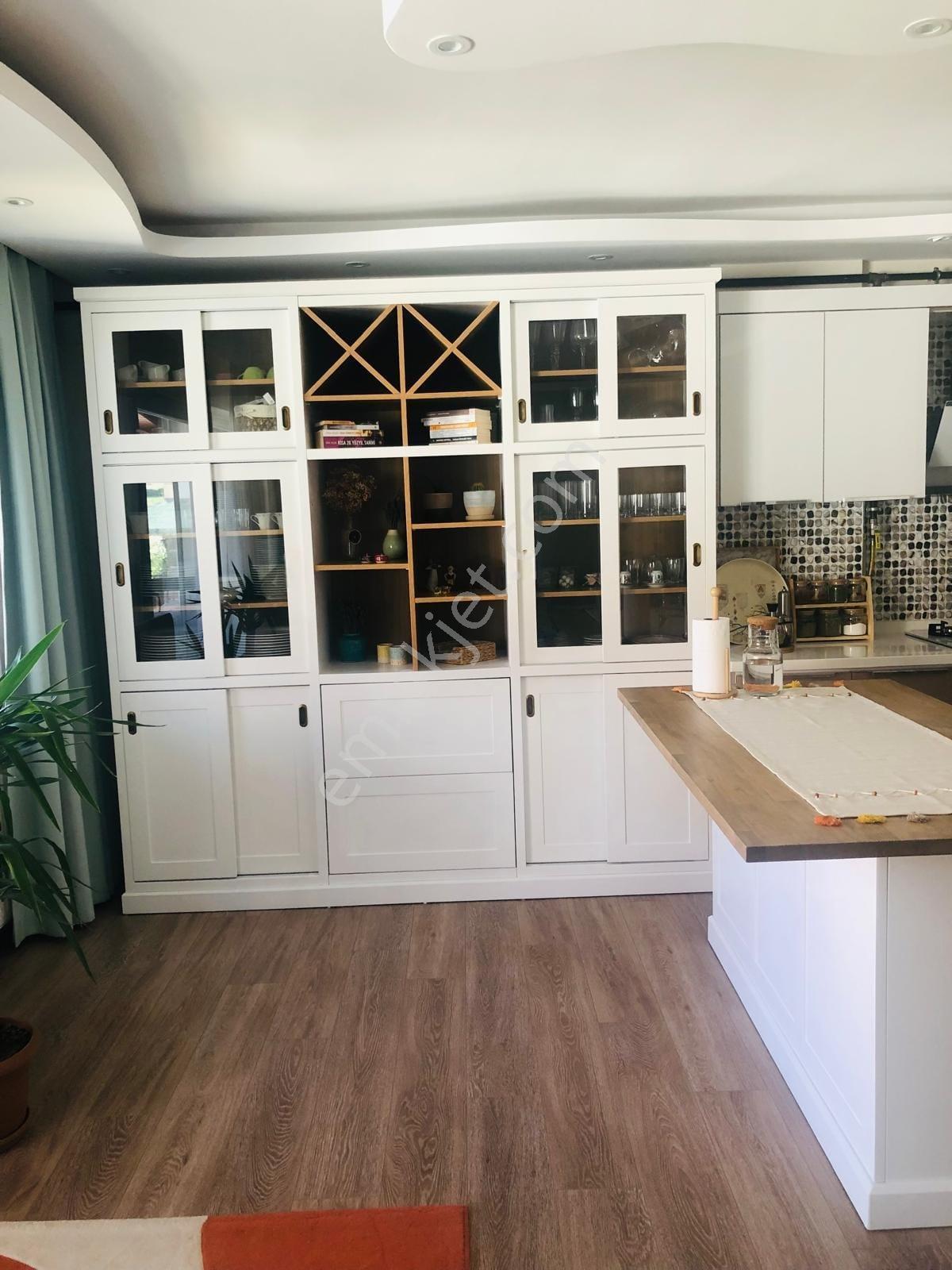 Foça Petra Koyu'nda Denize Yakın, Eşyalı, Satılık 3+1 Lüks Villa - Görsel 15