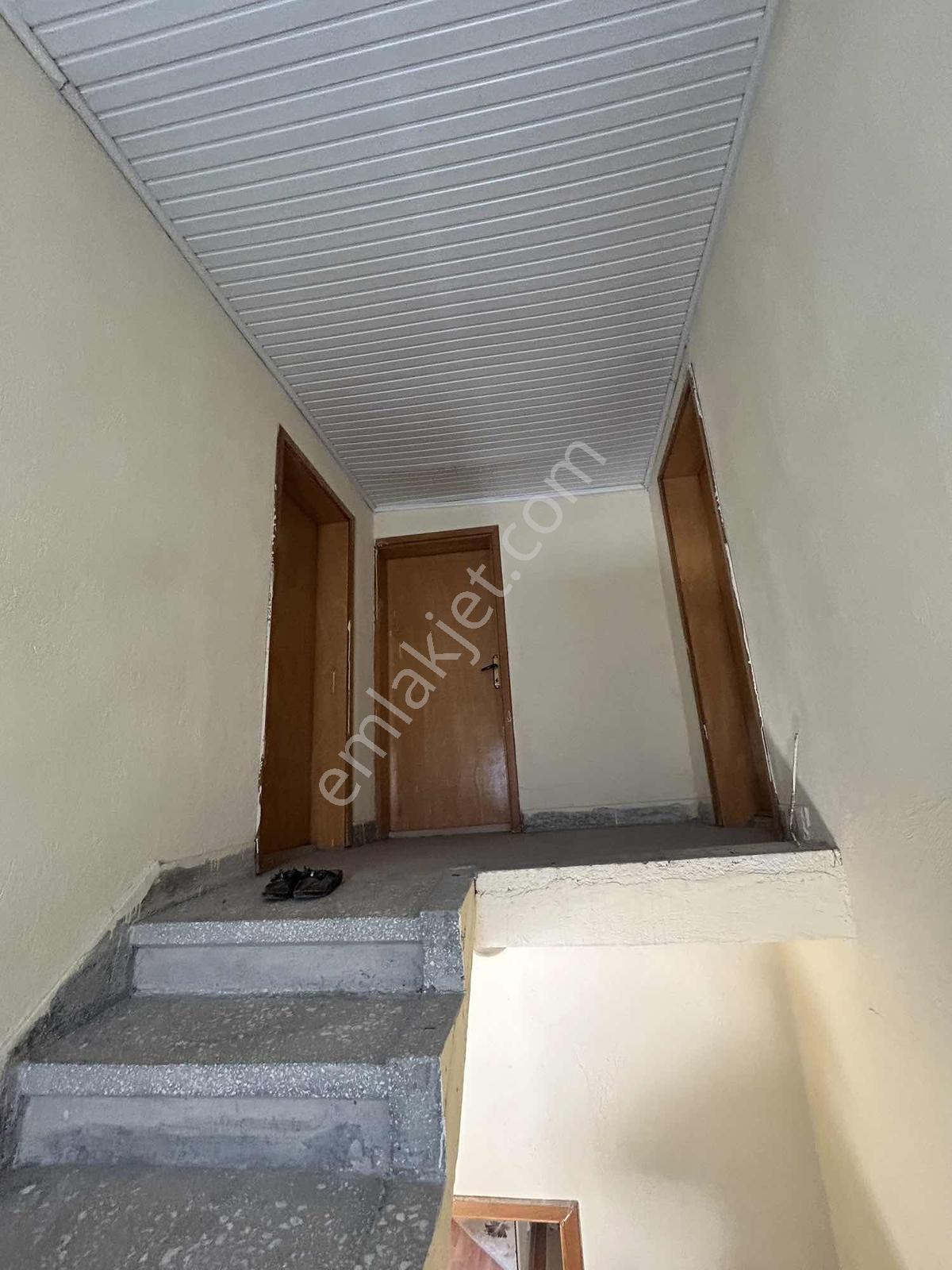 Belediye Arsalarında Satılık 3+1 Müstalik Ev 340m2 Köşe Parsel - Görsel 12