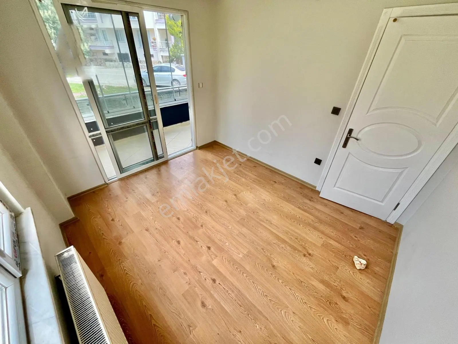 Gümüş'den Akçay'da Geniş Cam Balkonlu Ön Cephe Şahane 2+1 Satılık Daire - Görsel 4