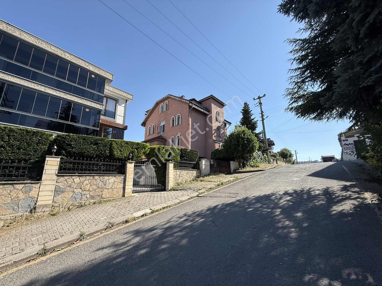 Ayşe Emlak'tan Serdivan Merkez'de Kiralık Manzaral Dubleks Daire - Görsel 3