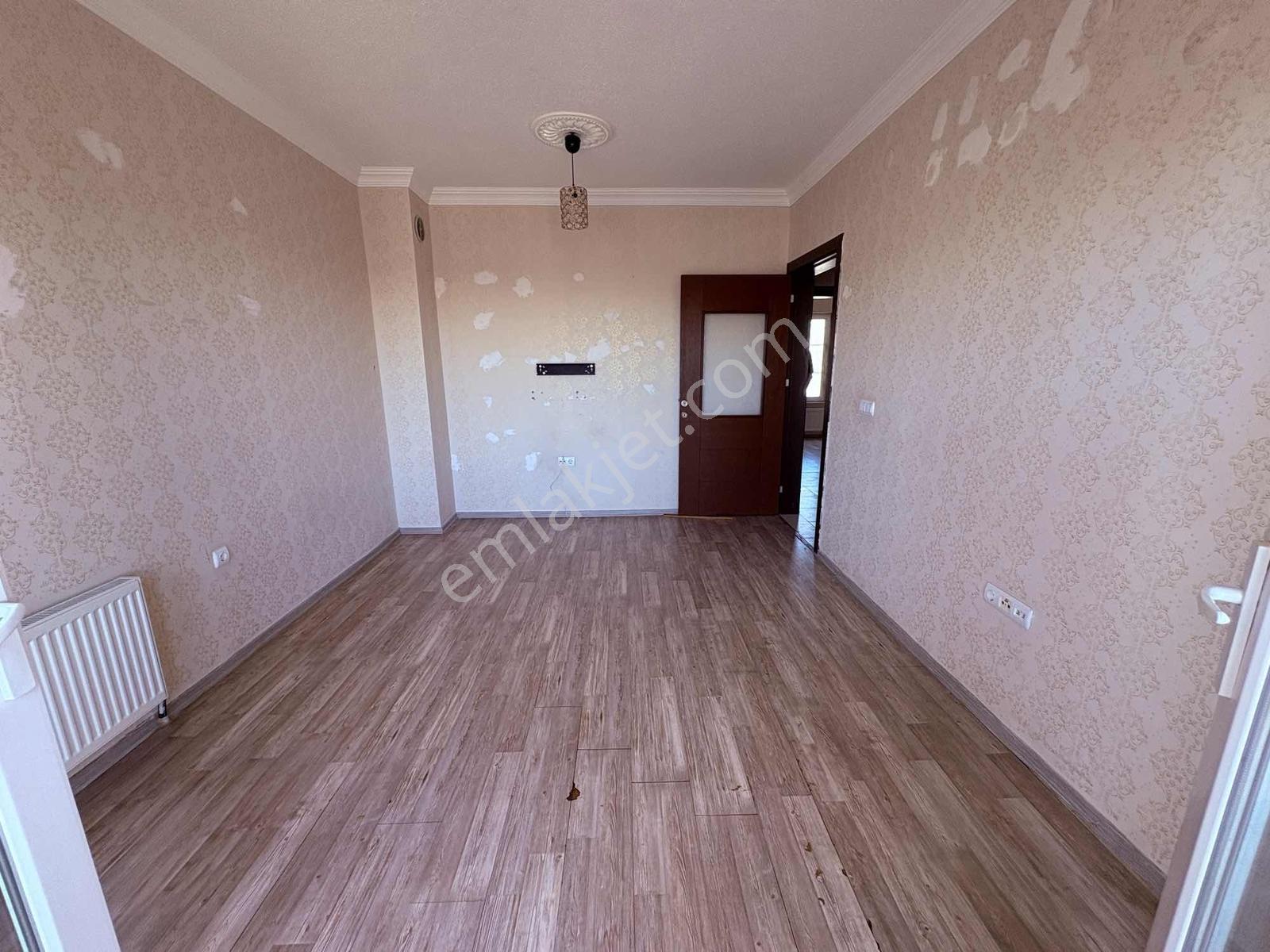 Köşe Başı Yol Üstü Acil Satılık 2+1 - Görsel 12