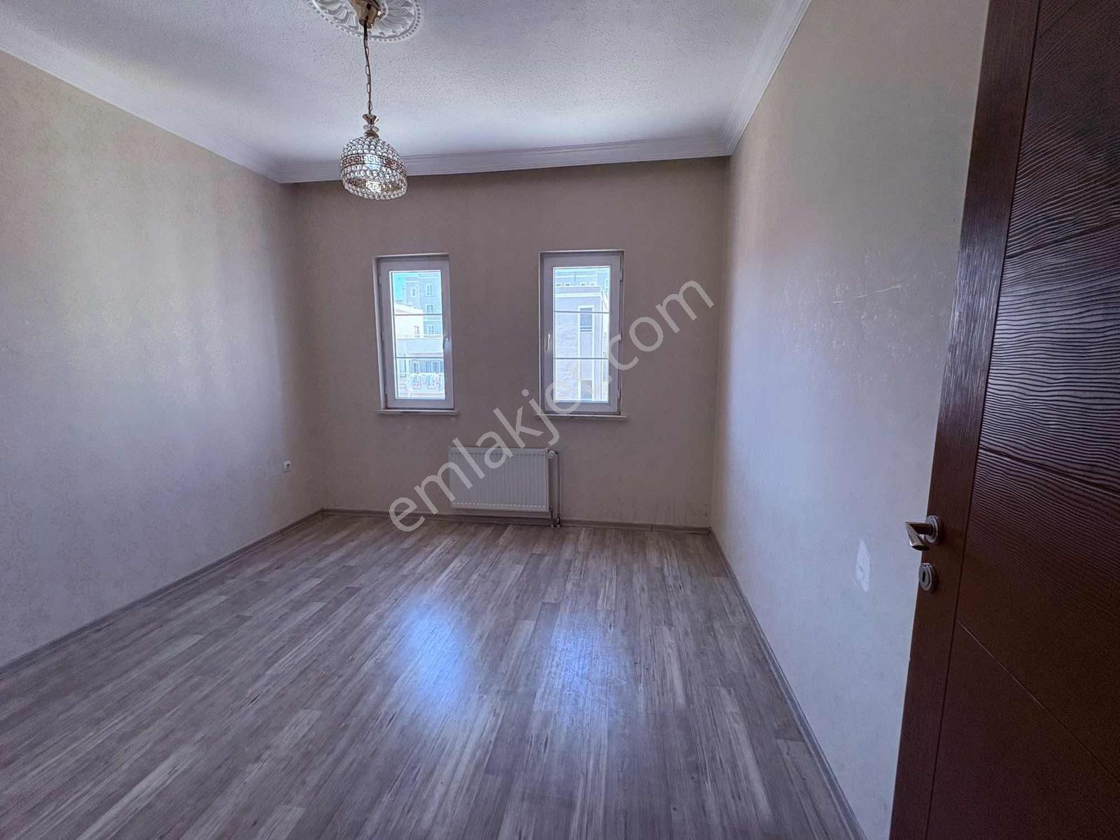 Köşe Başı Yol Üstü Acil Satılık 2+1 - Görsel 17