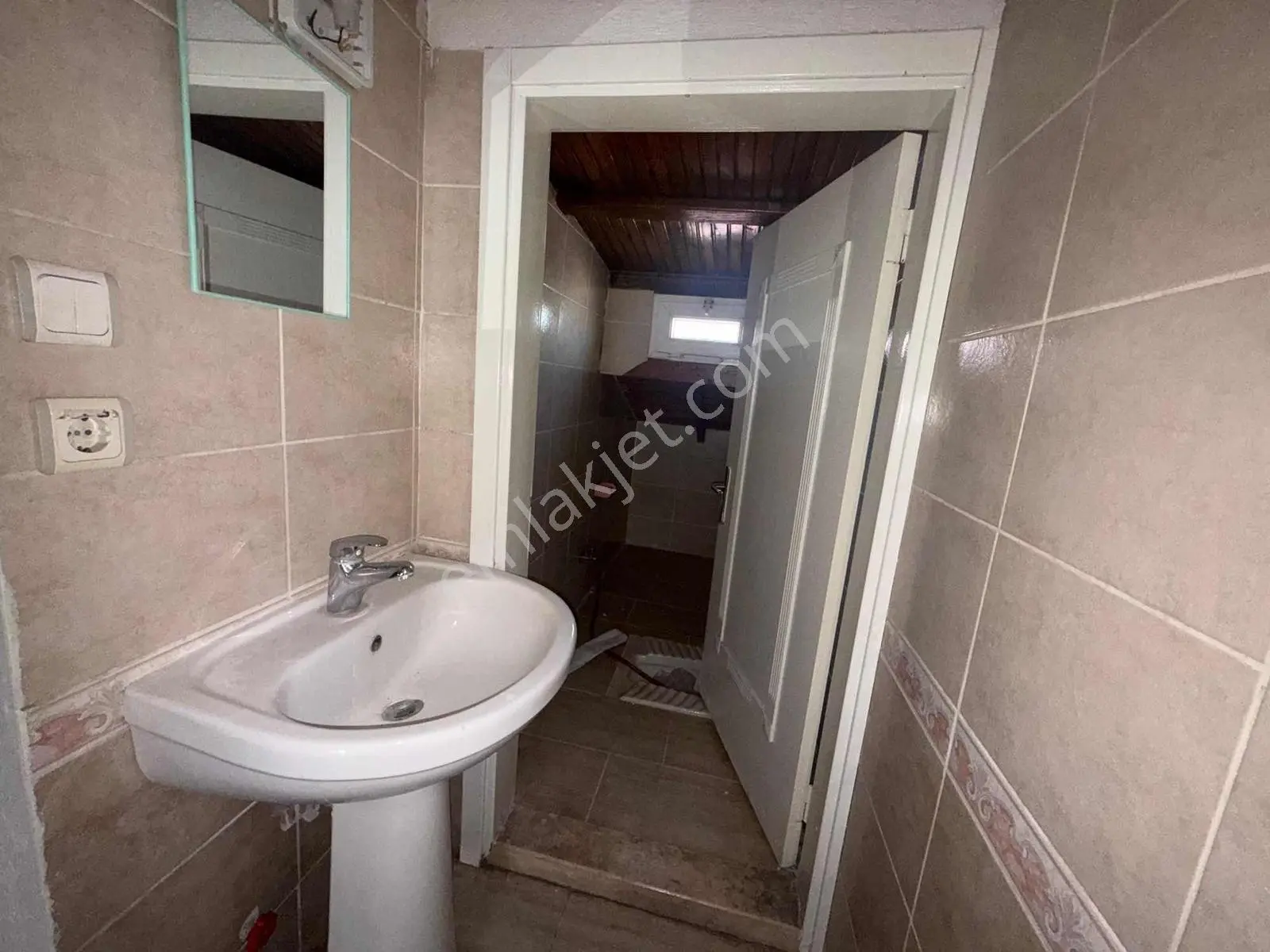 Acil Satılık Cadde Üzeri Çatı Katı Mükemmel Konum Full Kredili - Görsel 24