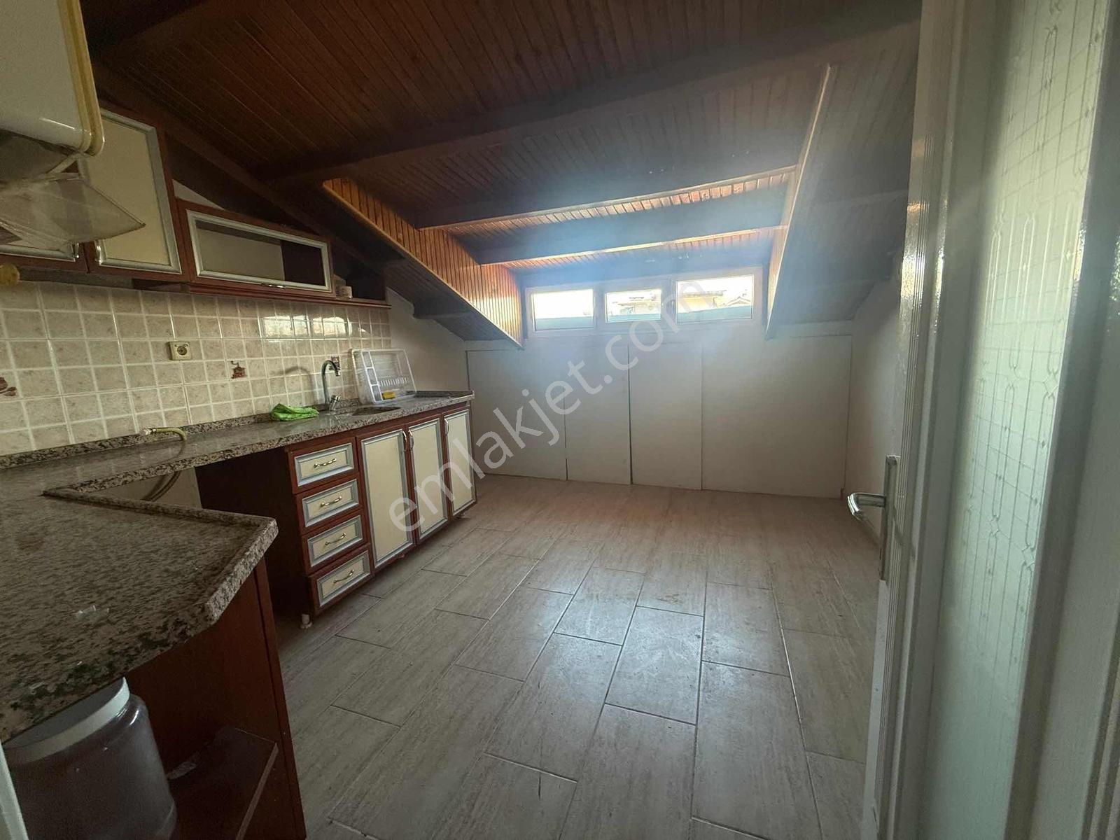 Acil Satılık Cadde Üzeri Çatı Katı Mükemmel Konum Full Kredili - Görsel 8