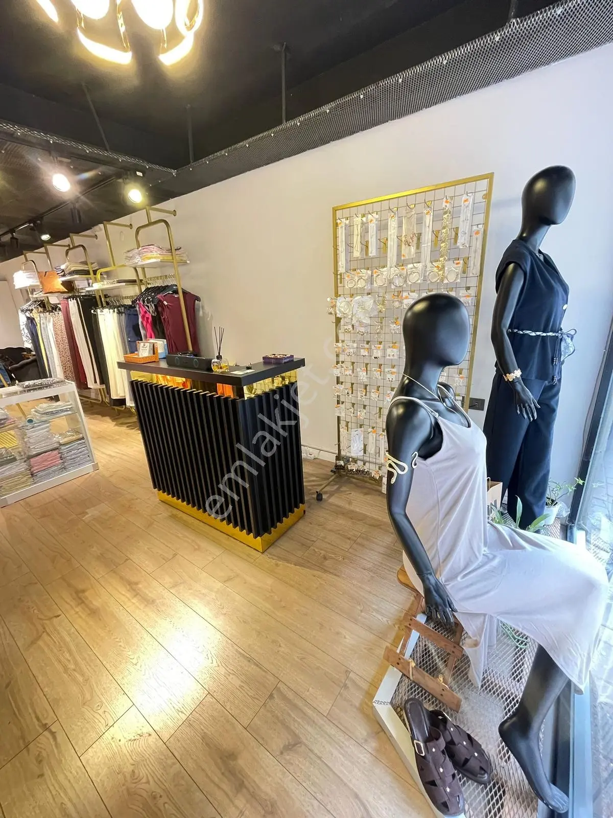 Hazar Gayrimenkul'den Kuaförler Sokağında Devren Kiralık Butik - Görsel 9
