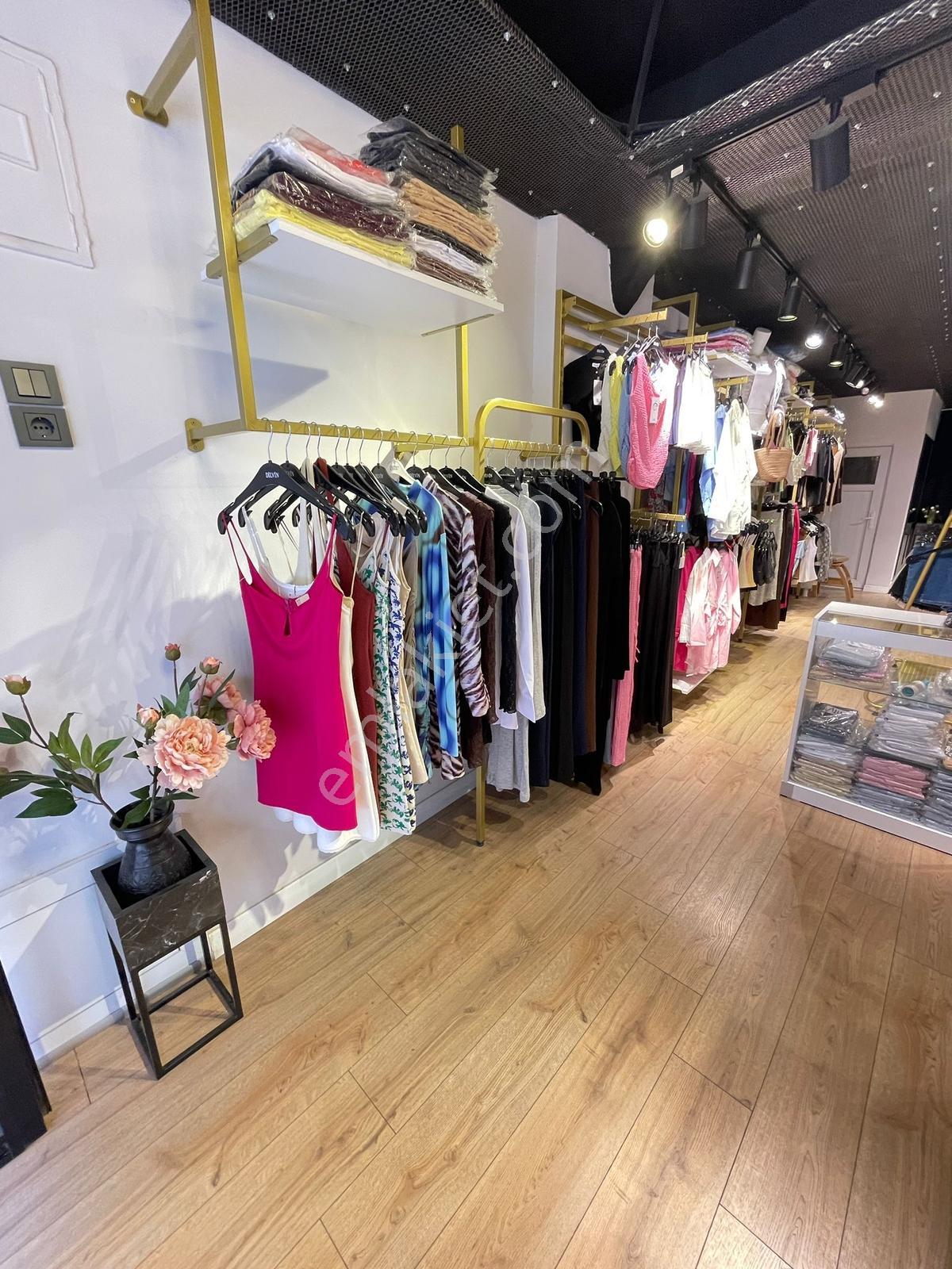 Hazar Gayrimenkul'den Kuaförler Sokağında Devren Kiralık Butik - Görsel 2