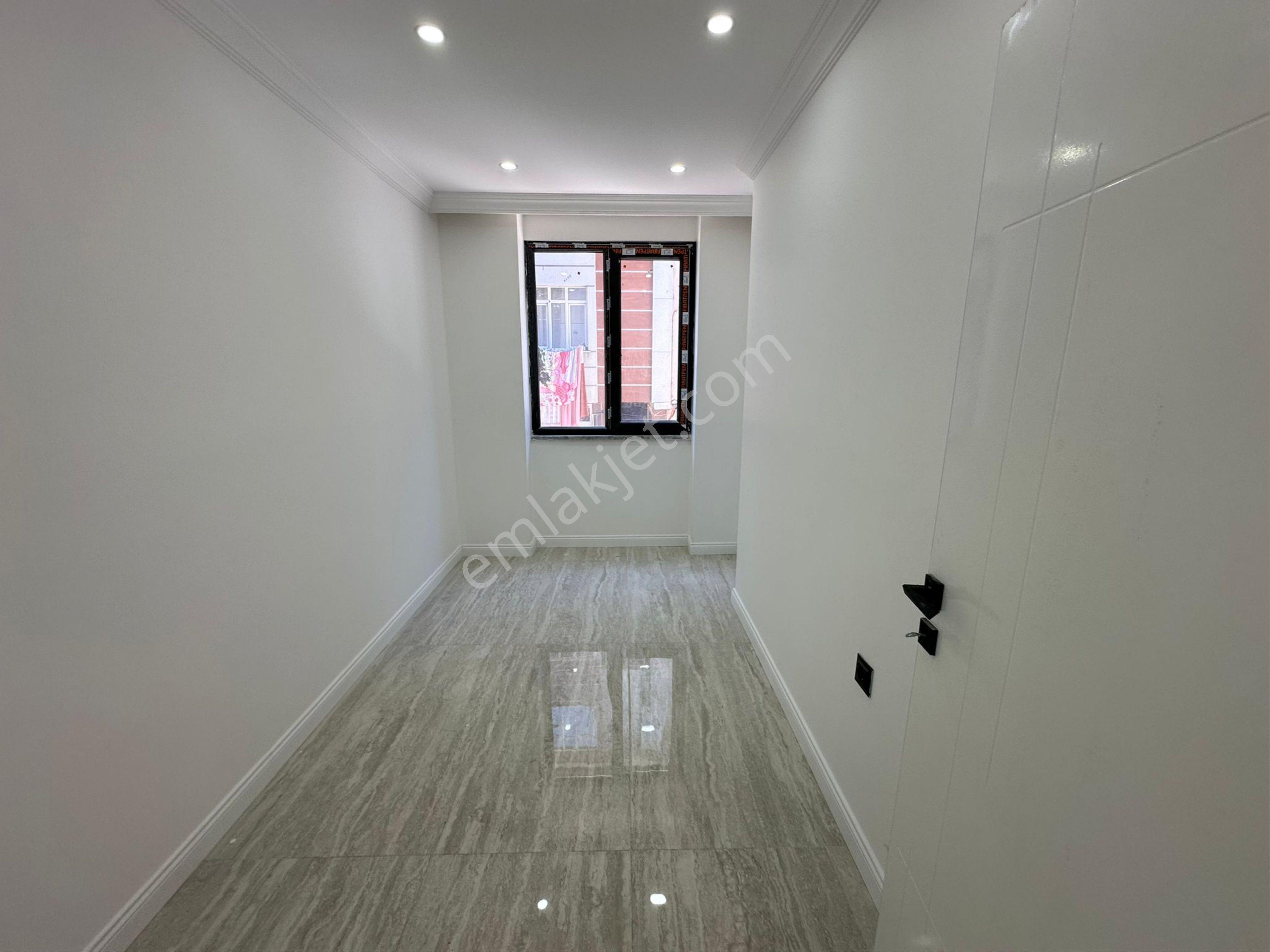 50. Yıl Mhl Satılık Köşe Başı Daire A Cadde Üstü Balkonlu - Görsel 8
