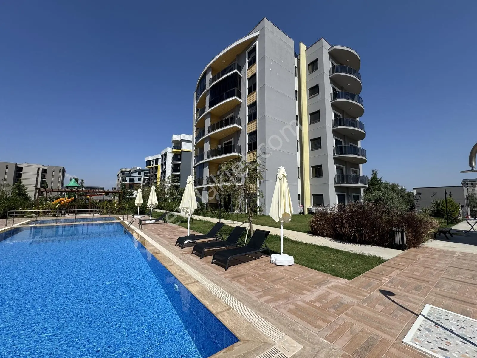 Altıntaş Mahallesi Via Terra Sitesi'nde Geniş 2+1 Kiralık Daire