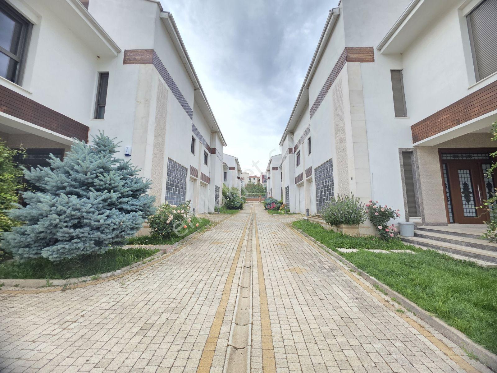 Rw Nestten Orhangazi De Site İçi Havuzlu Satılık 360 M2 Villa - Görsel 7