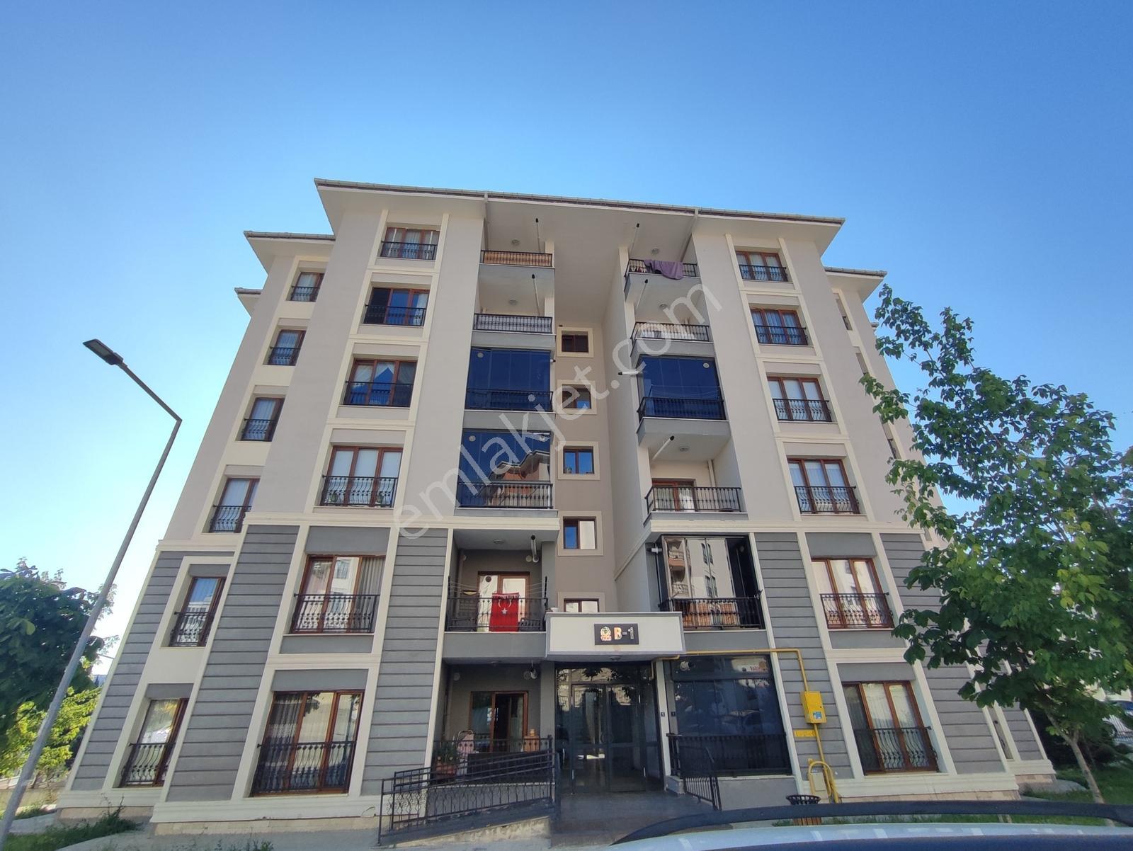 Remax Parladan Kıran Tokilerde Satılık 2+1 Daire