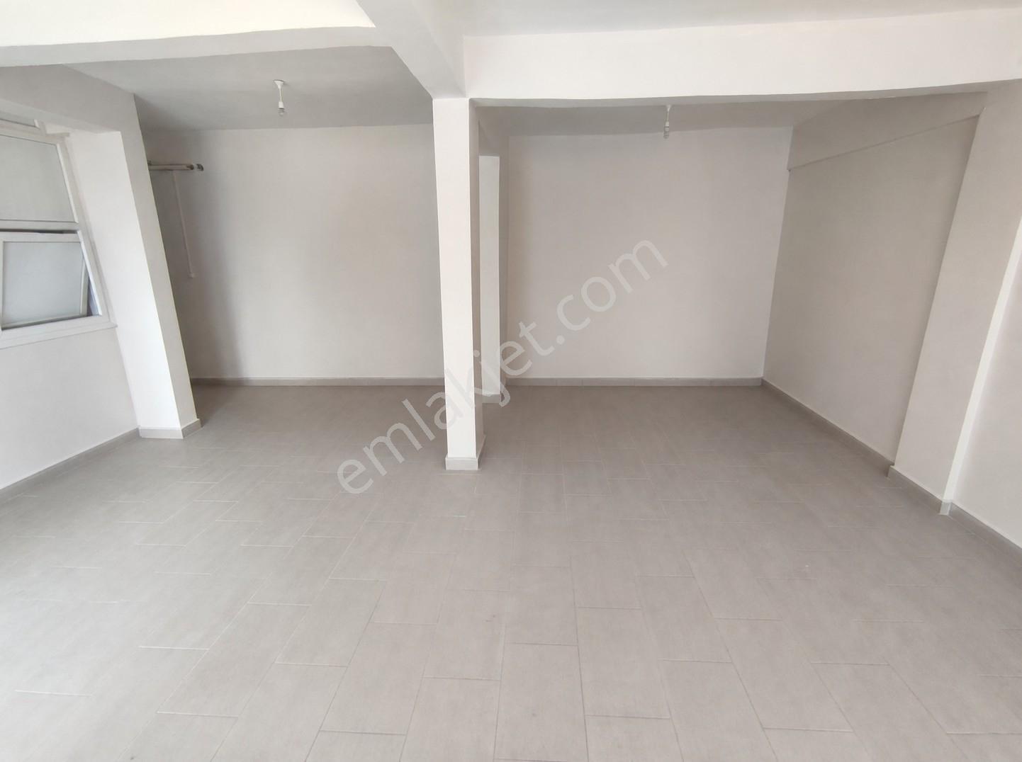 Remax Parladan Aziziye Caddesine Cephe Satılık Dükkan - Görsel 3