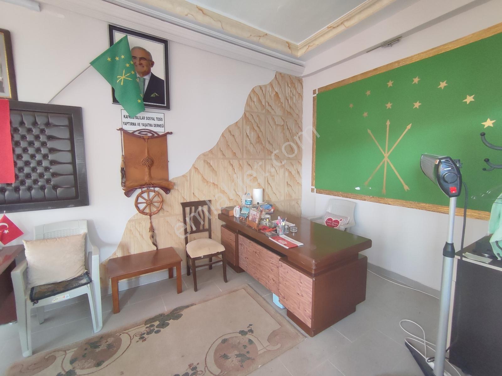 Remax Parladan Aziziye Caddesine Cephe Satılık Dükkan - Görsel 9