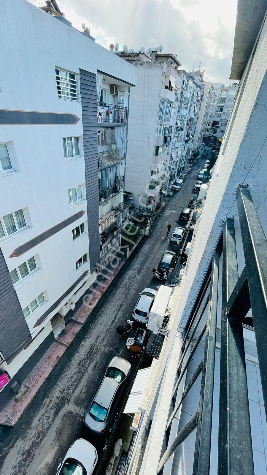 Doğanay'da Köşe Konumda Asansörlü Otoparklı 3+1 Daire - Görsel 11