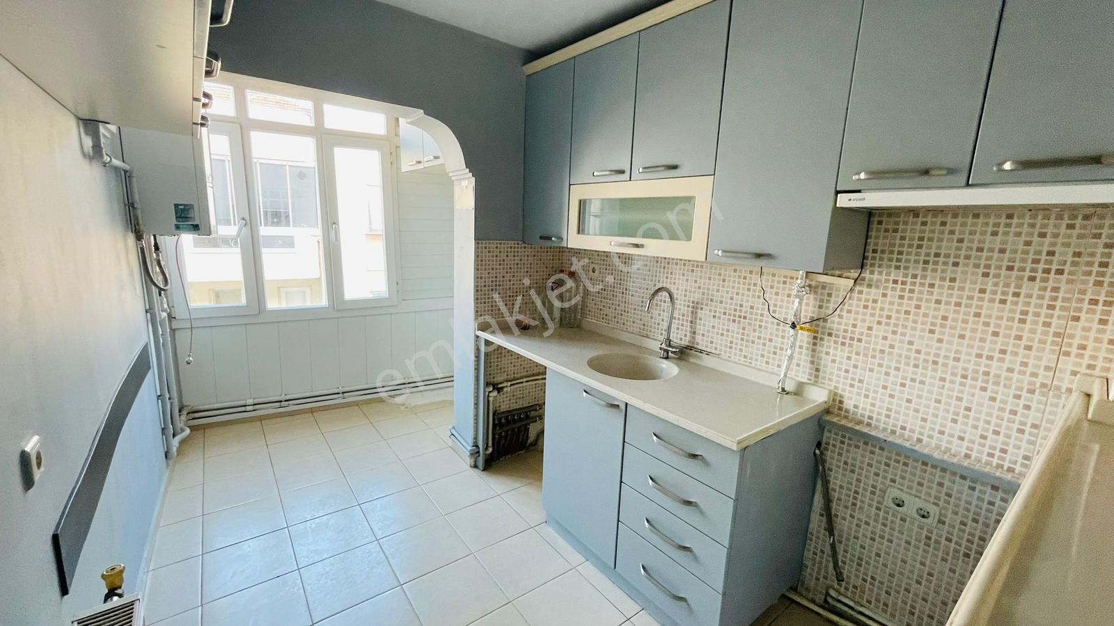 Doğanay'da Köşe Konumda Asansörlü Otoparklı 3+1 Daire - Görsel 19