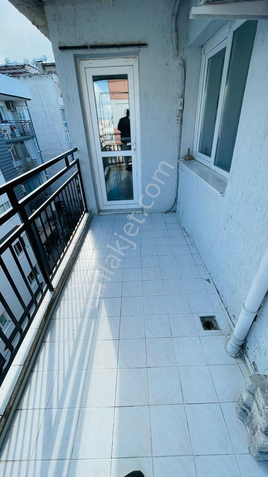 Doğanay'da Köşe Konumda Asansörlü Otoparklı 3+1 Daire - Görsel 22